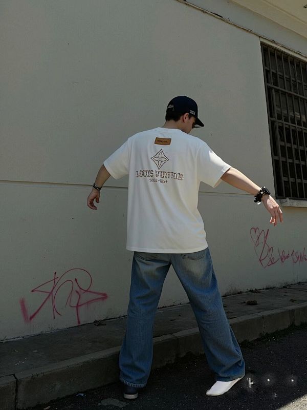 LOUIS VUITTON Clover Embroidery Short Sleeve T-Shirt Style 4
