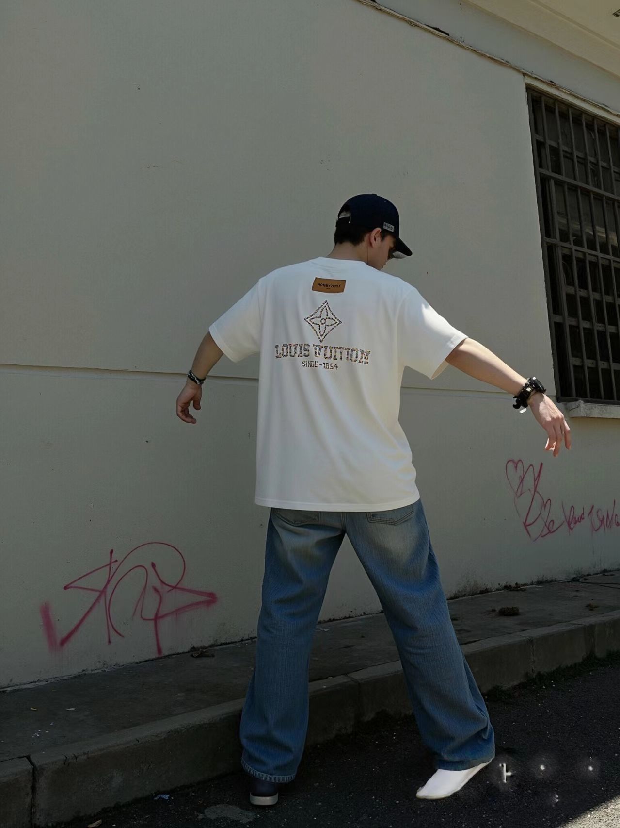 LOUIS VUITTON Clover Embroidery Short Sleeve T-Shirt Style 4