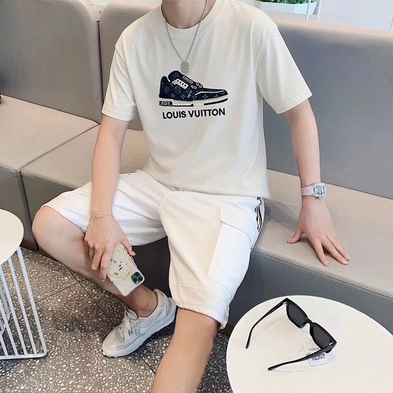 LOUIS VUITTON Clover Letter Embroidery Logo Short Sleeve T-Shirt Style 2