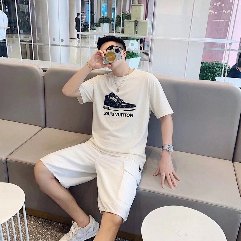 LOUIS VUITTON Clover Letter Embroidery Logo Short Sleeve T-Shirt Style 2