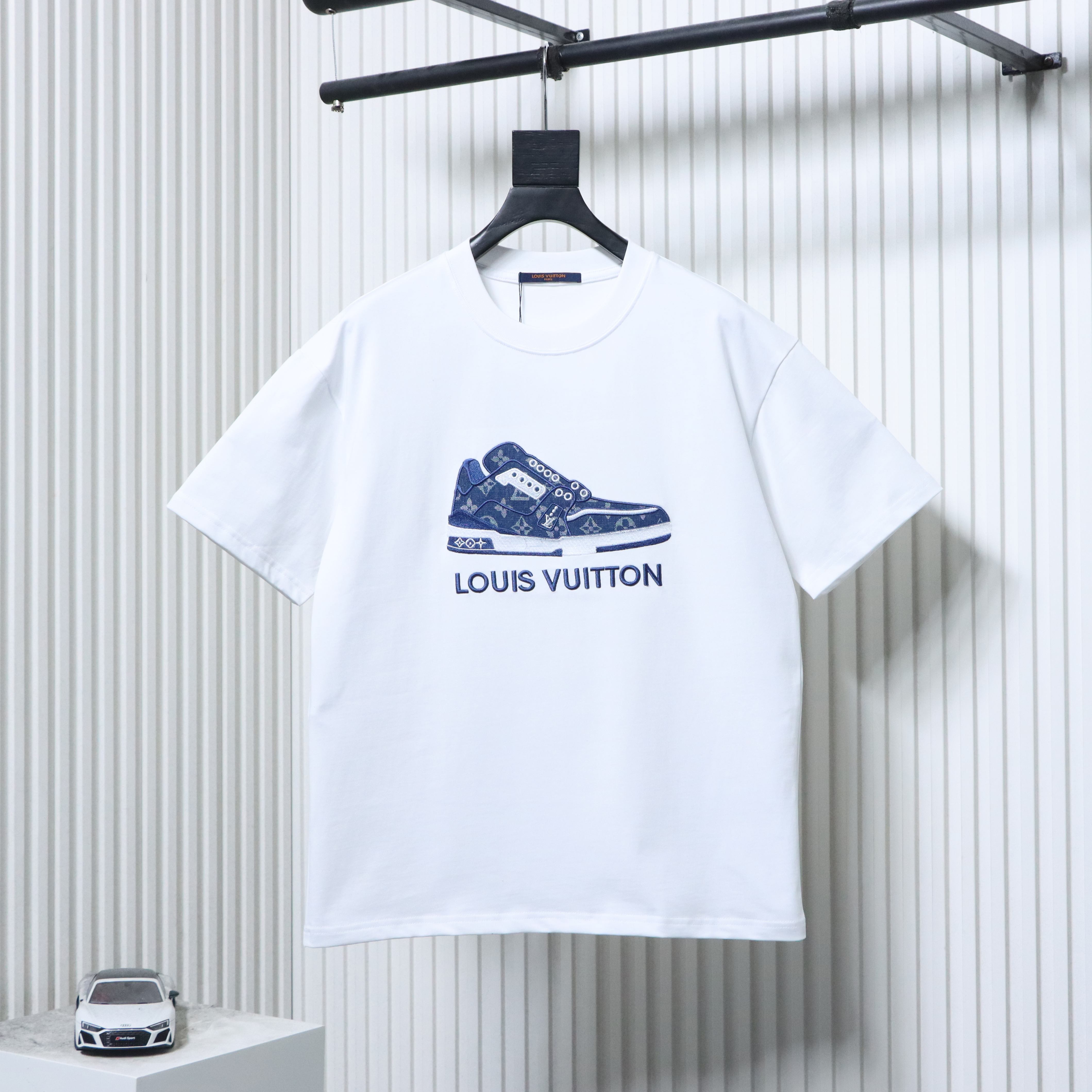 LOUIS VUITTON Clover Letter Embroidery Logo Short Sleeve T-Shirt Style 2