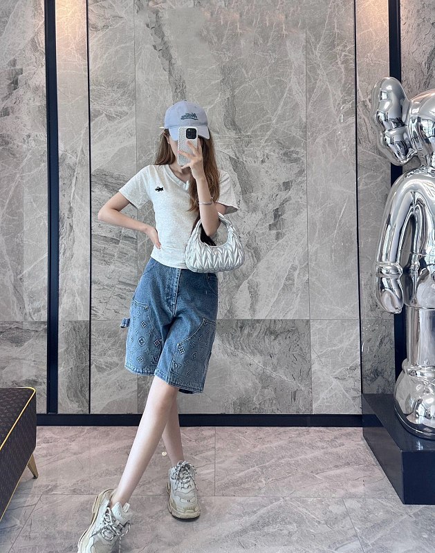 LOUIS VUITTON Embossed Monogram Denim Shorts Style 2