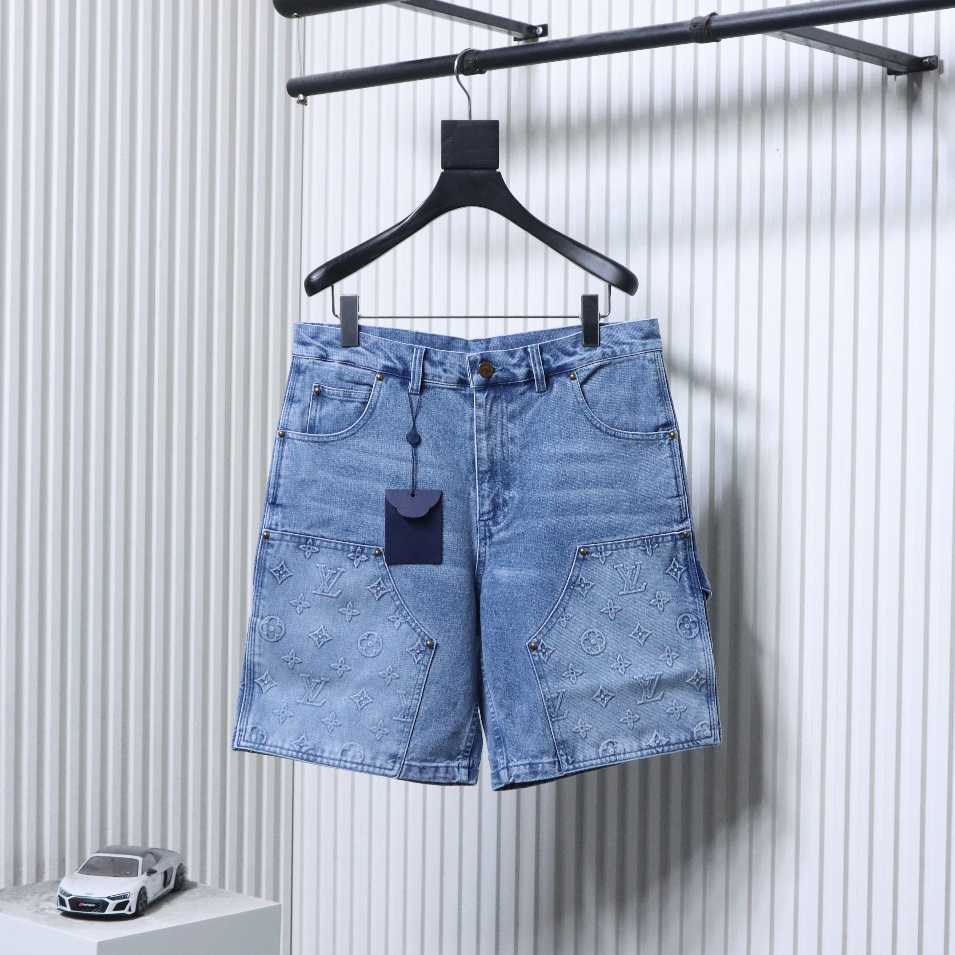 LOUIS VUITTON Embossed Monogram Denim Shorts Style 2