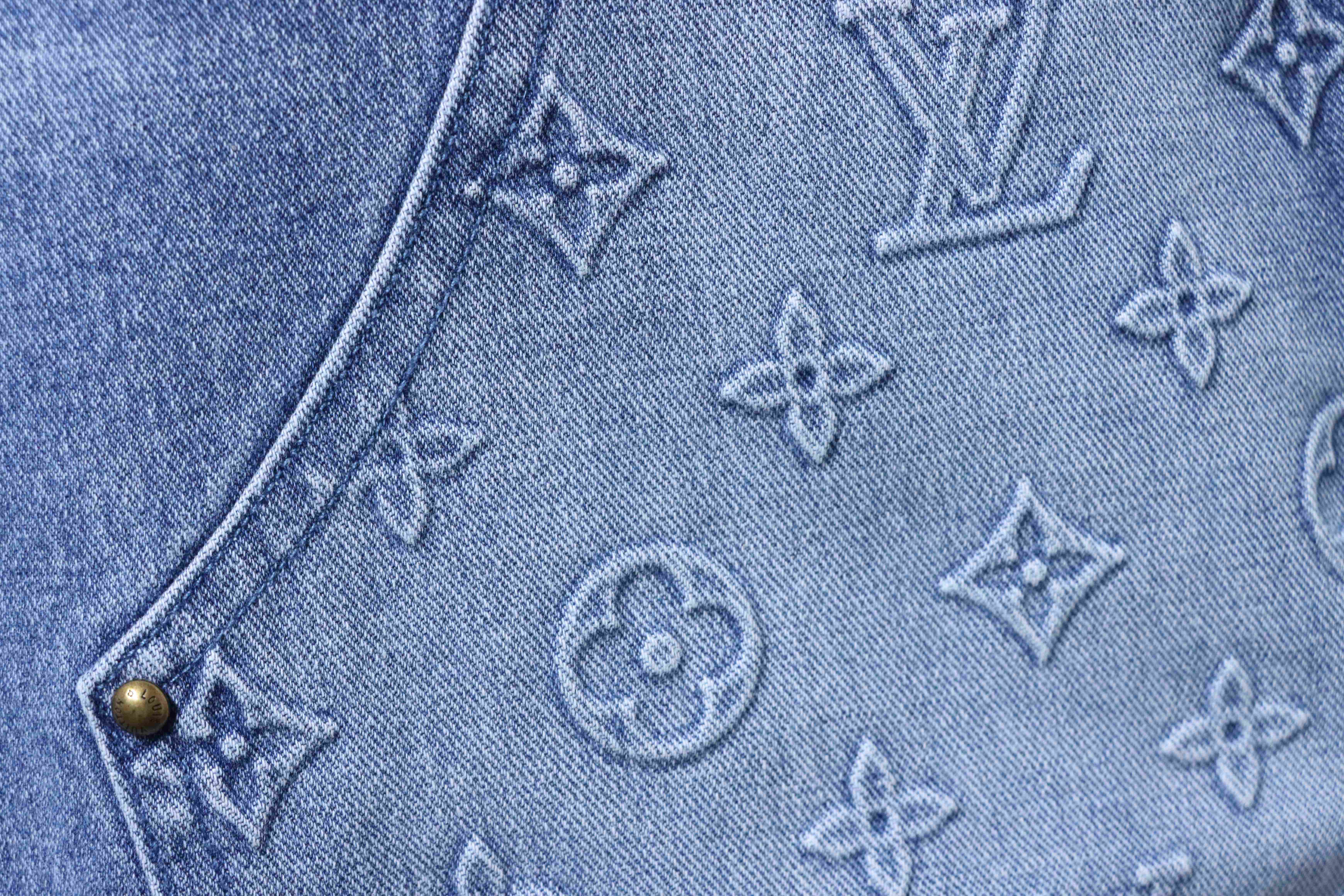 LOUIS VUITTON Embossed Monogram Denim Shorts Style 2