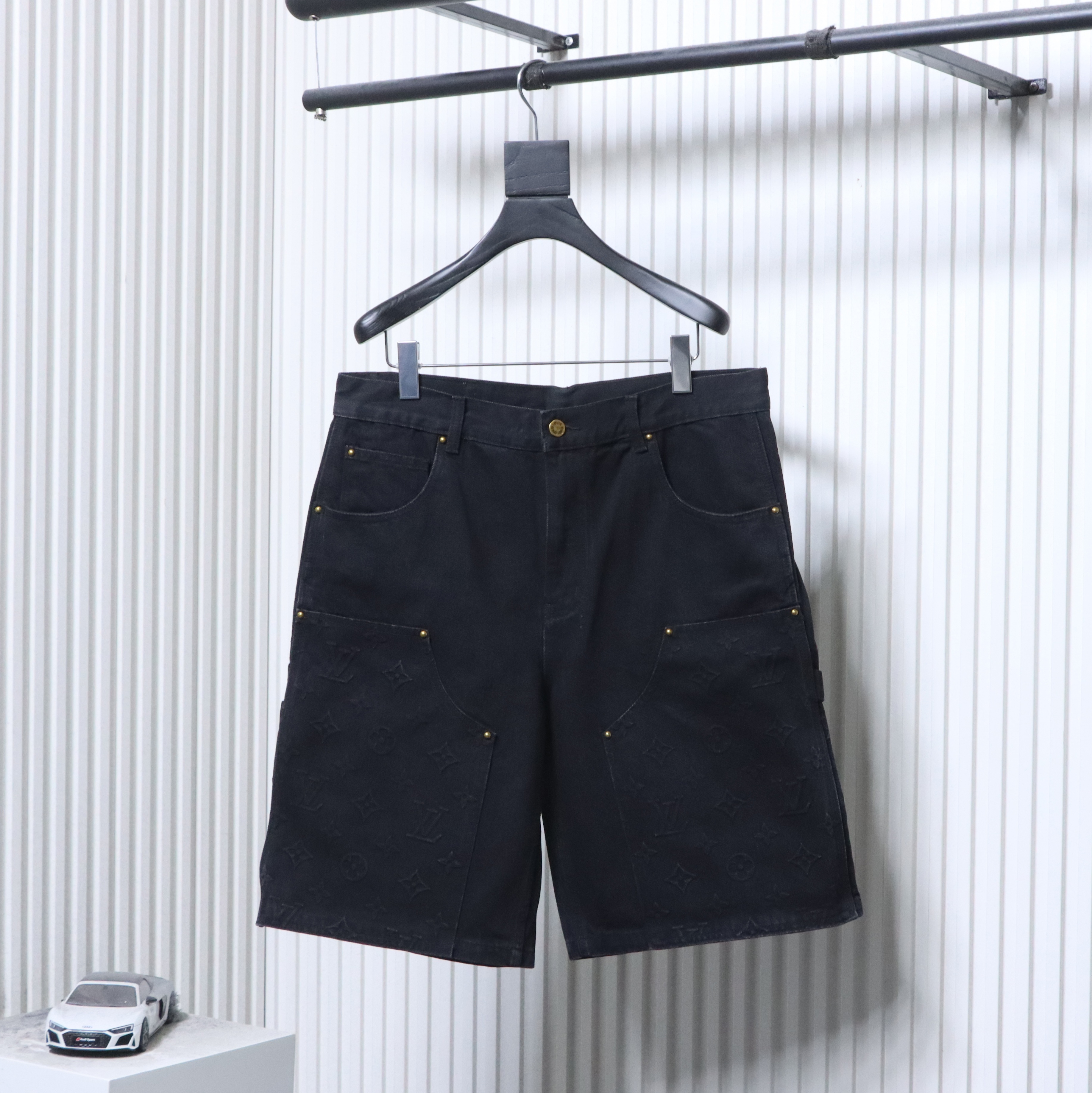 LOUIS VUITTON Embossed Monogram Denim Shorts Style 3
