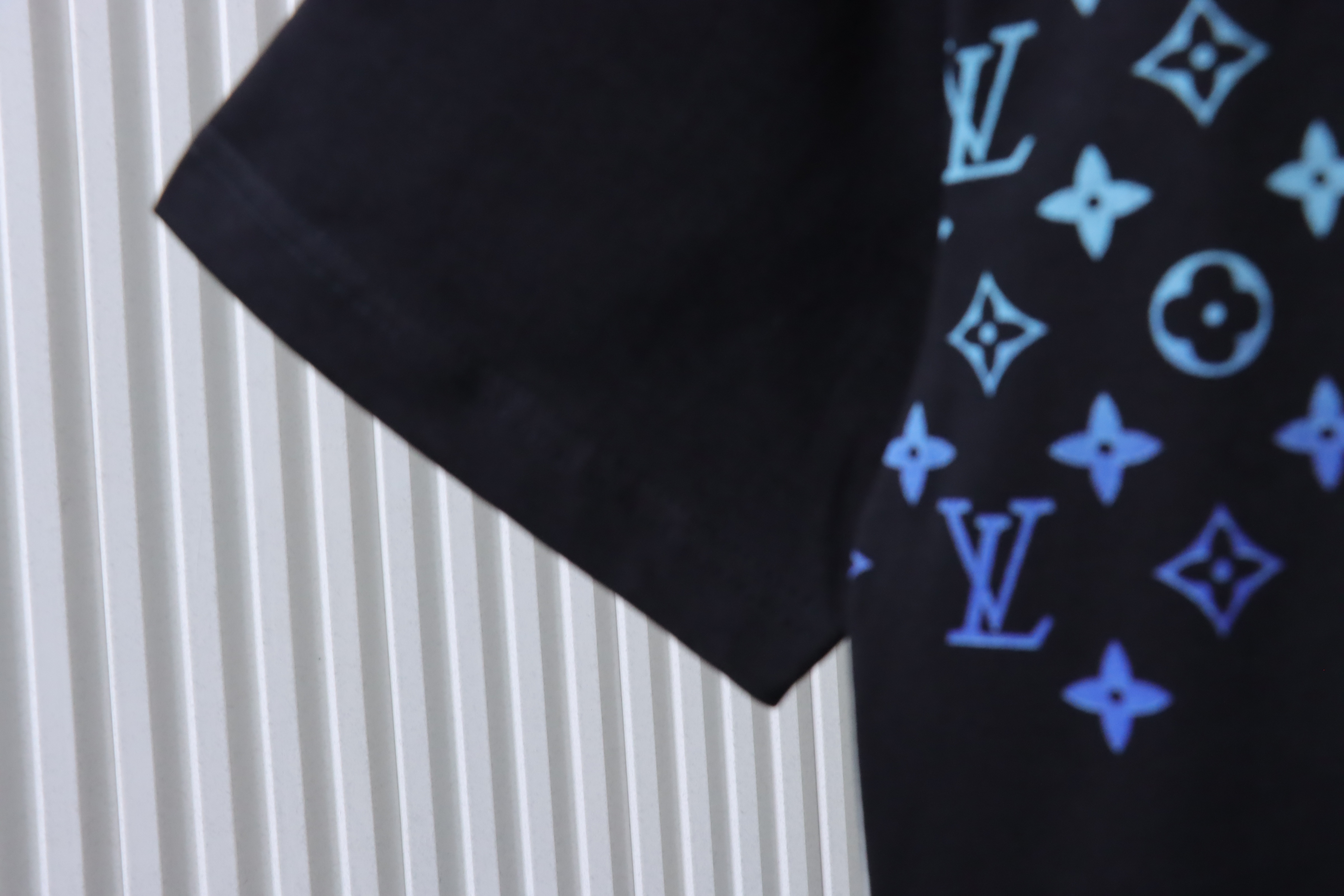 LOUIS VUITTON Embroidery Gradient Short Sleeve T-Shirt
