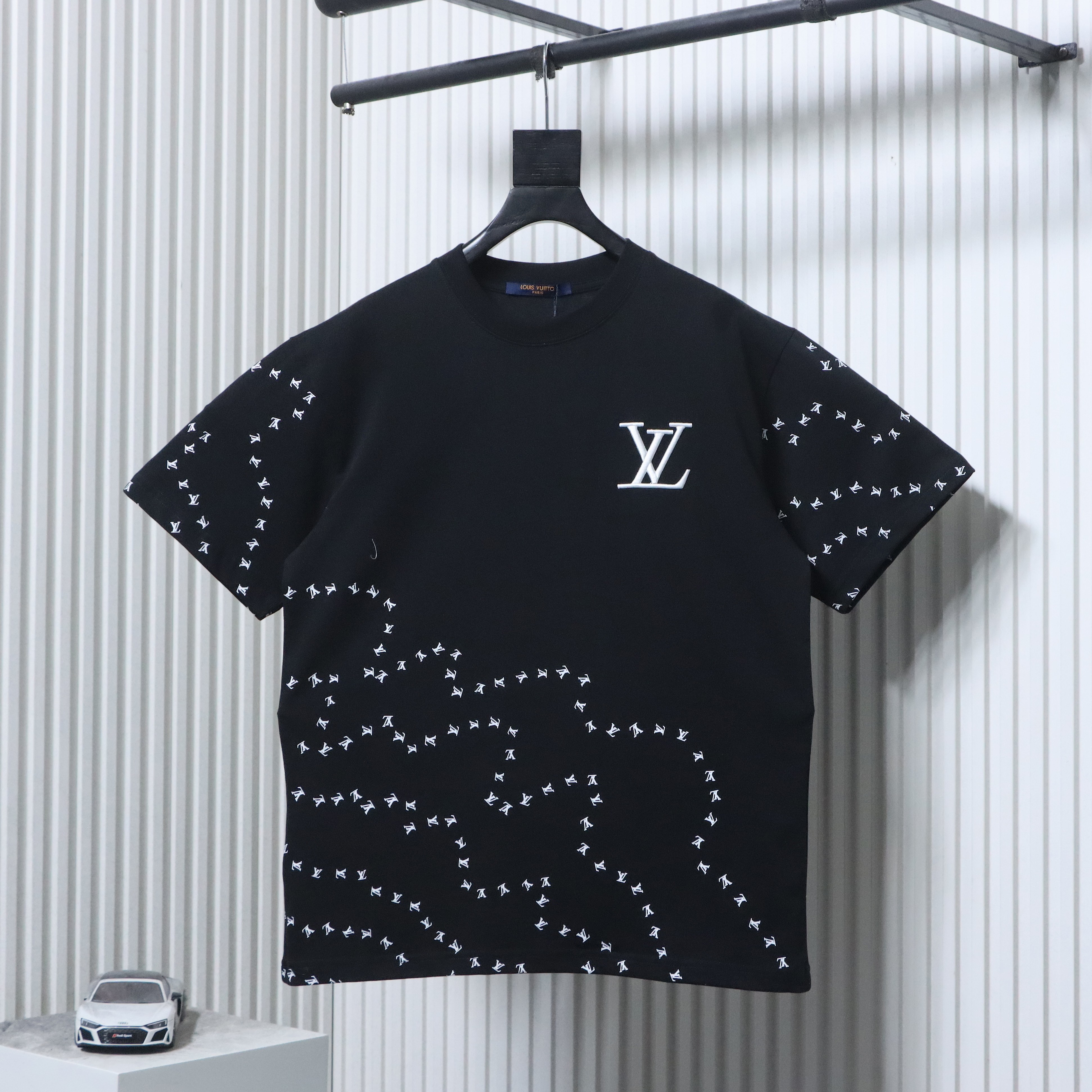 LOUIS VUITTON Embroidery Logo Black White Short Sleeve T-Shirt