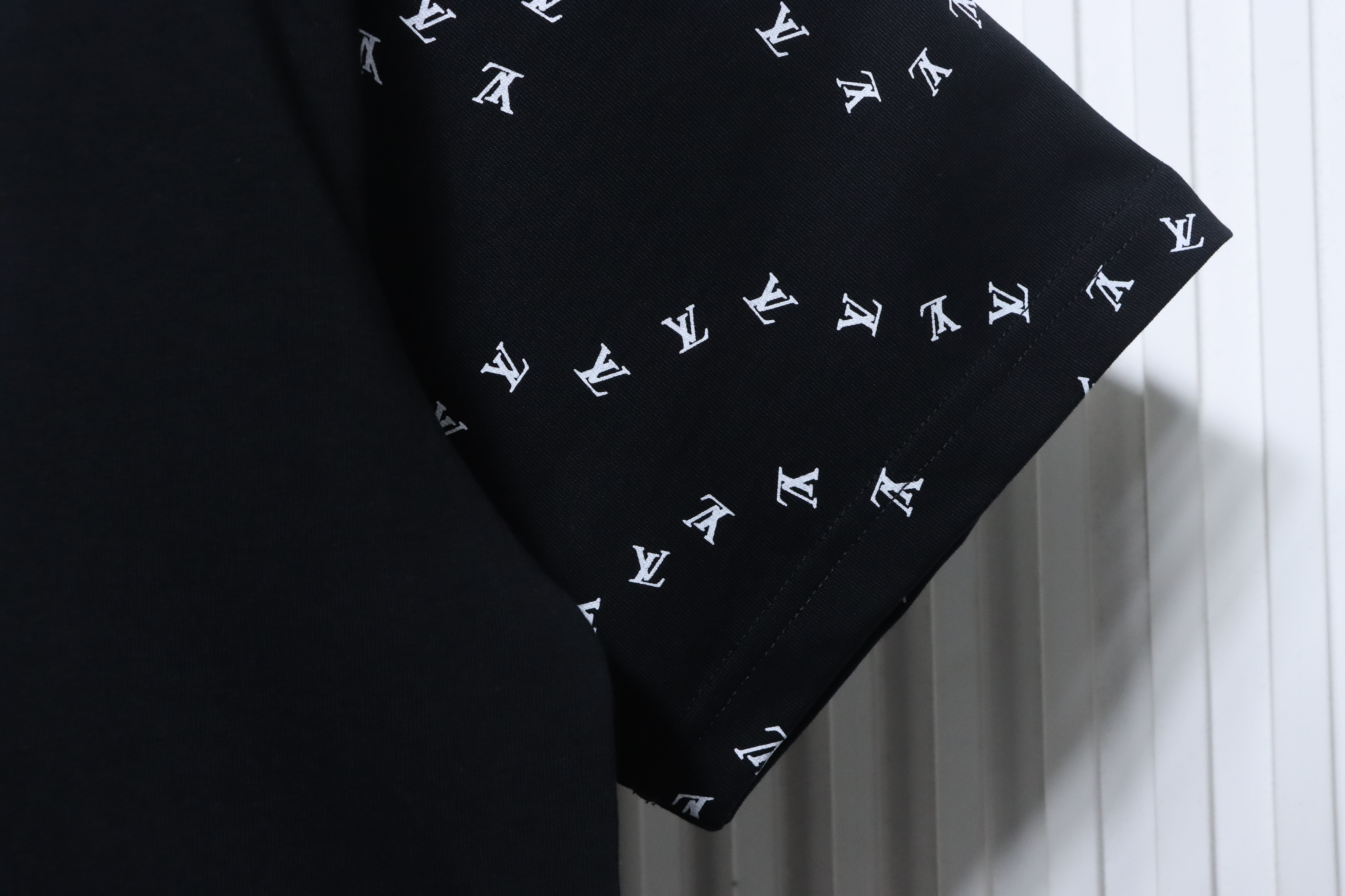 LOUIS VUITTON Embroidery Logo Black White Short Sleeve T-Shirt