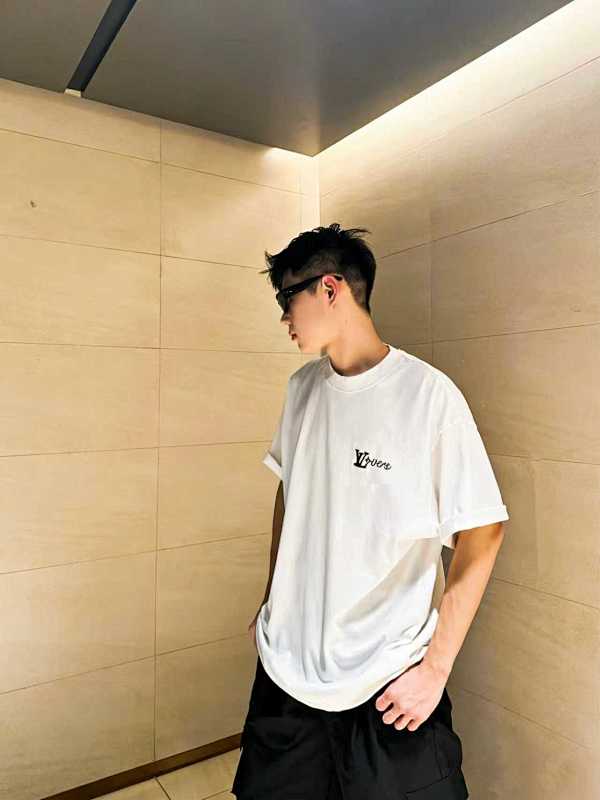 LOUIS VUITTON Embroidery Logo Short Sleeve T-Shirt Style 1