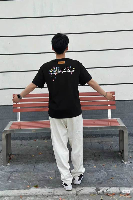 LOUIS VUITTON Embroidery Short Sleeve T-Shirt Style 1