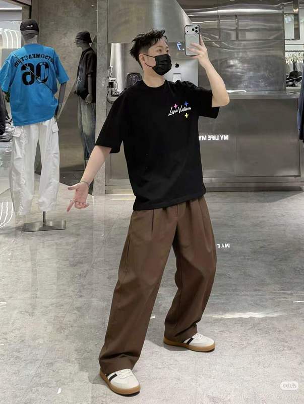 LOUIS VUITTON Embroidery Short Sleeve T-Shirt Style 1