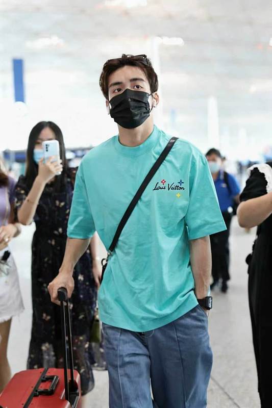 LOUIS VUITTON Embroidery Short Sleeve T-Shirt Style 3
