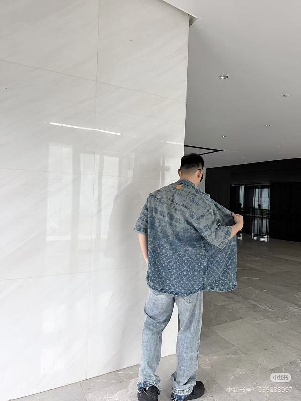 LOUIS VUITTON Gradient Denim Short Sleeve T-Shirt
