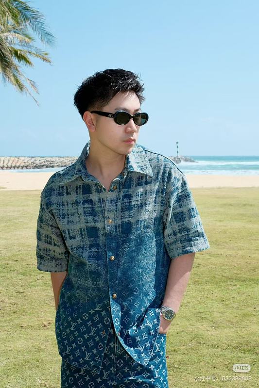 LOUIS VUITTON Gradient Denim Short Sleeve T-Shirt