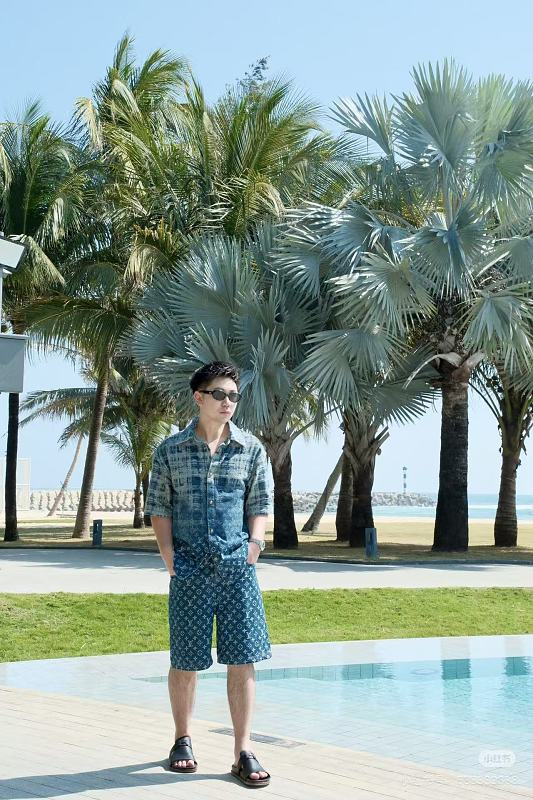 LOUIS VUITTON Gradient Denim Short Sleeve T-Shirt
