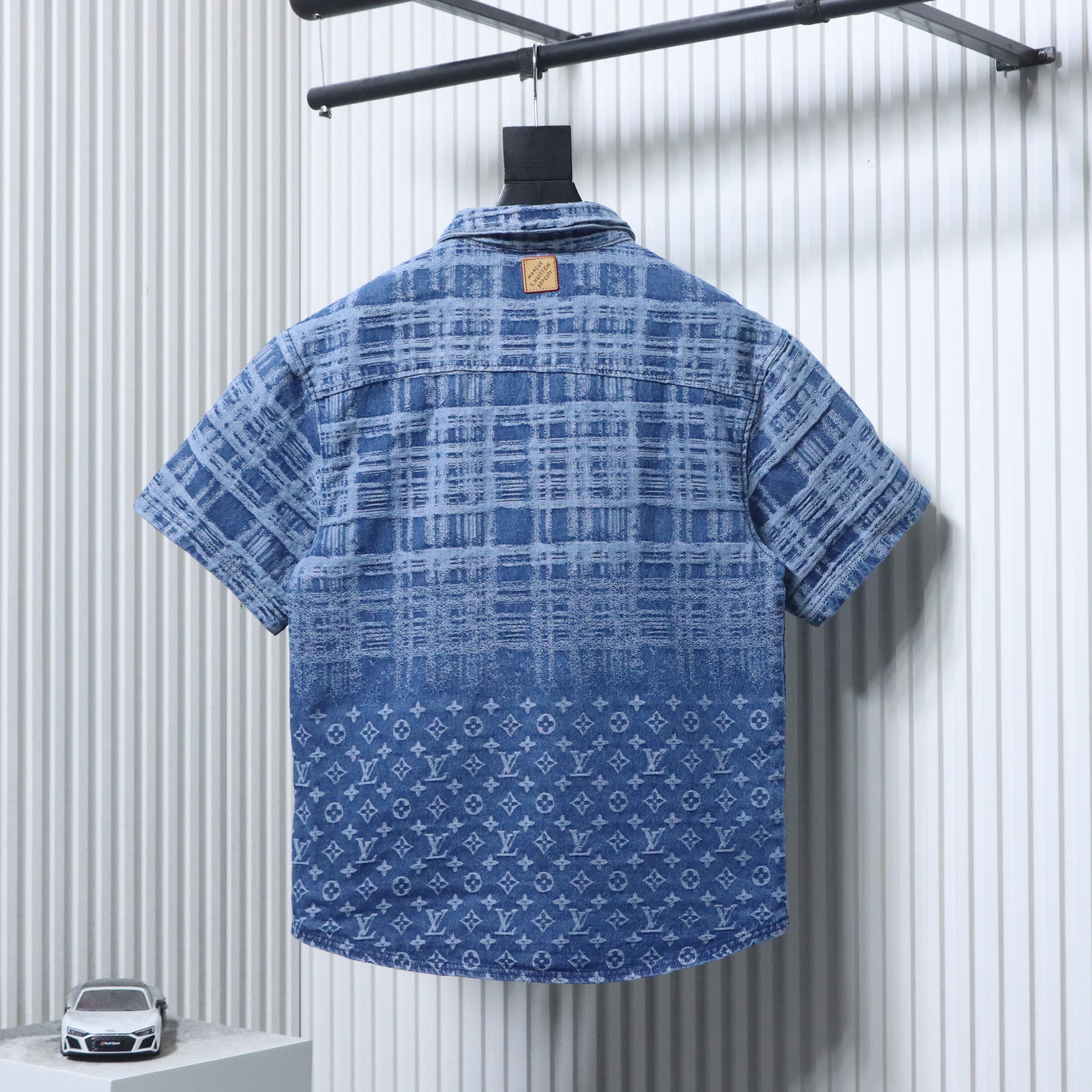 LOUIS VUITTON Gradient Denim Short Sleeve T-Shirt