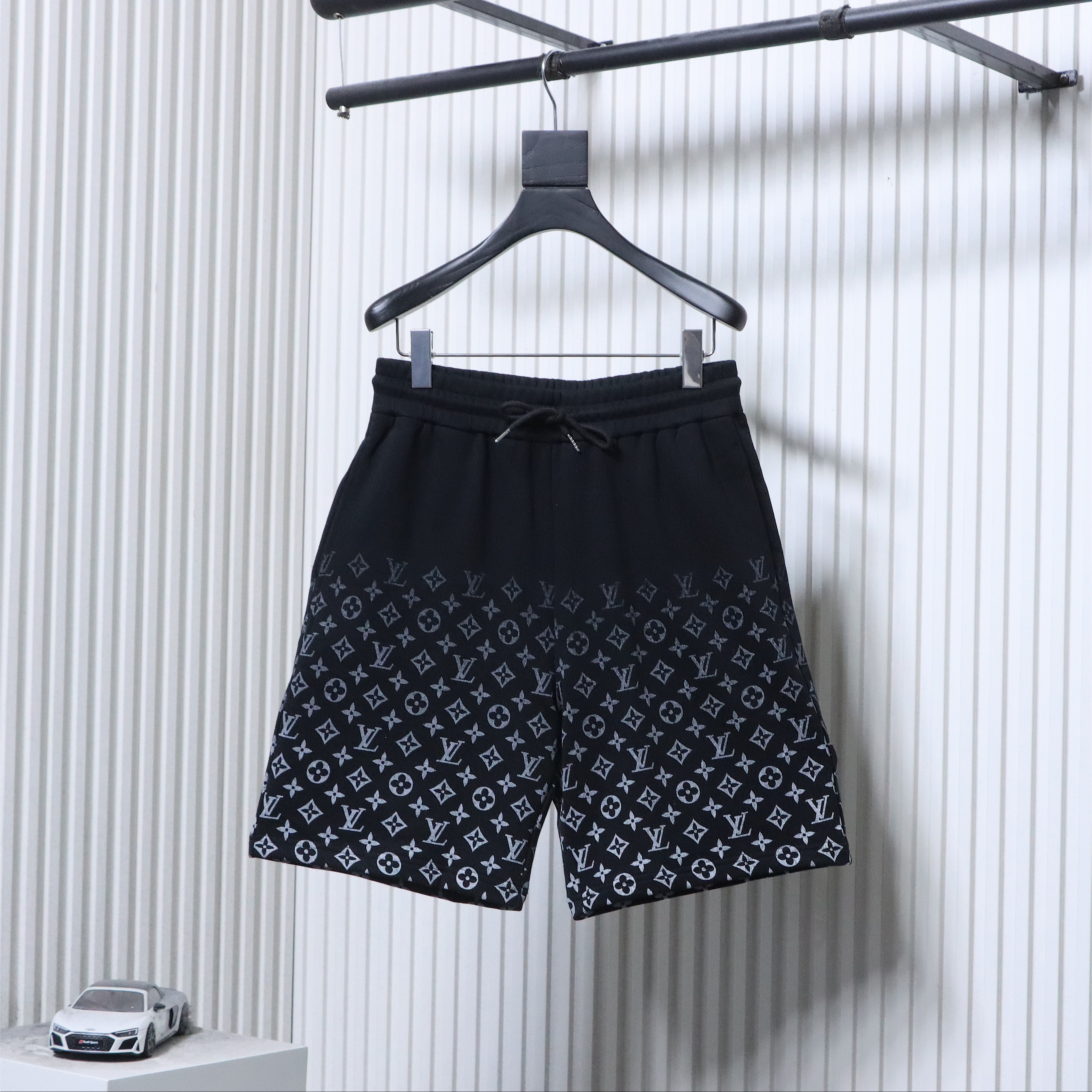 LOUIS VUITTON Gradient Monogram Gradient Shorts