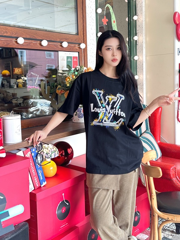 LOUIS VUITTON Graffiti Print Logo Short Sleeve T-Shirt Style 2