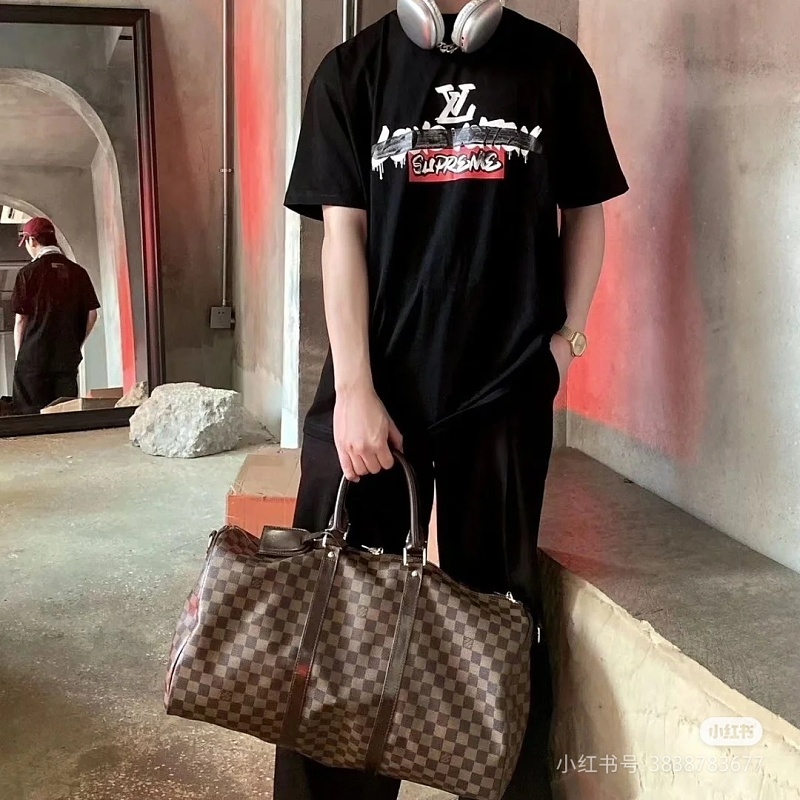 LOUIS VUITTON Graffiti Supreme Collaboration Print Logo Black Short Sleeve T-Shirt