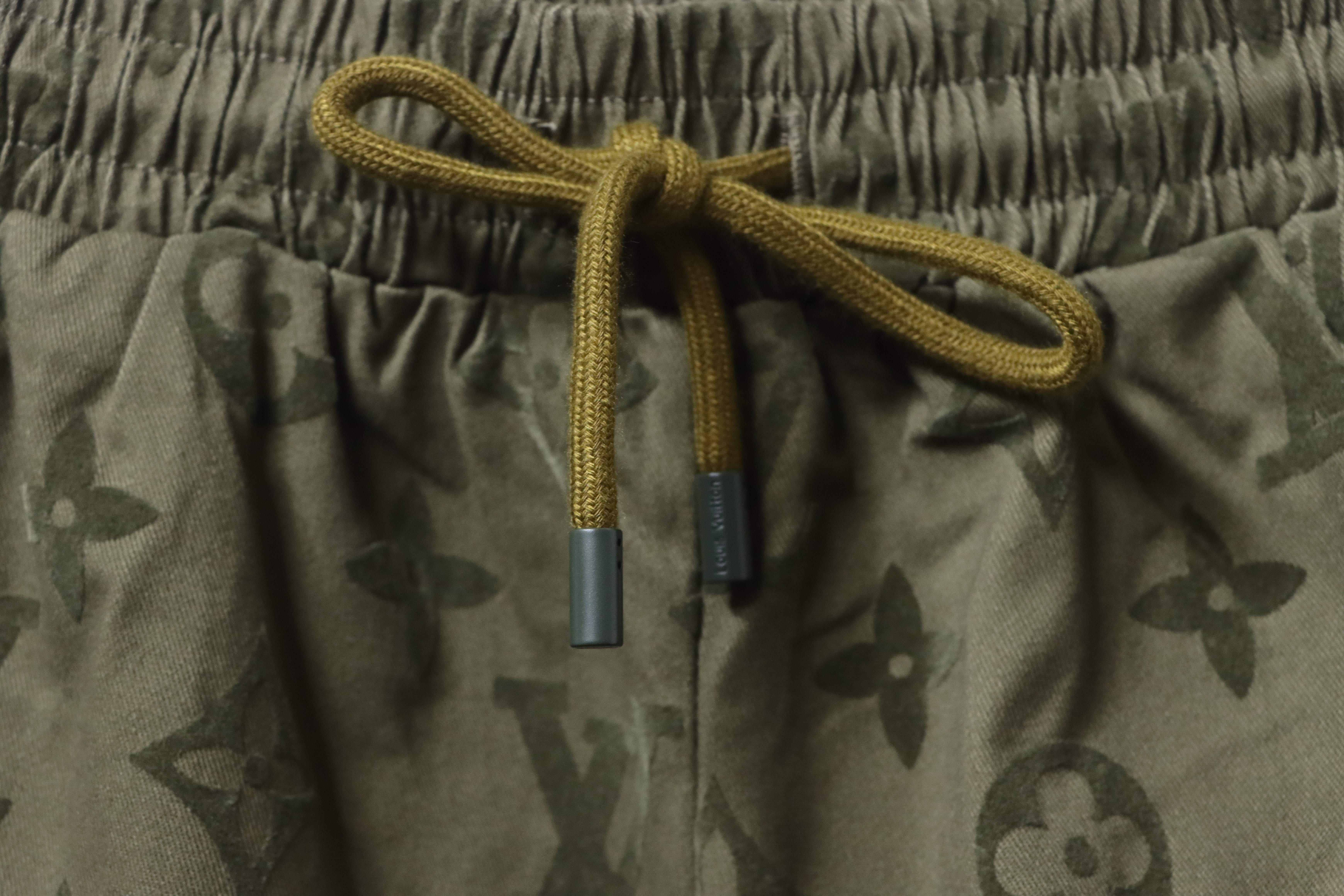 LOUIS VUITTON Green Shorts
