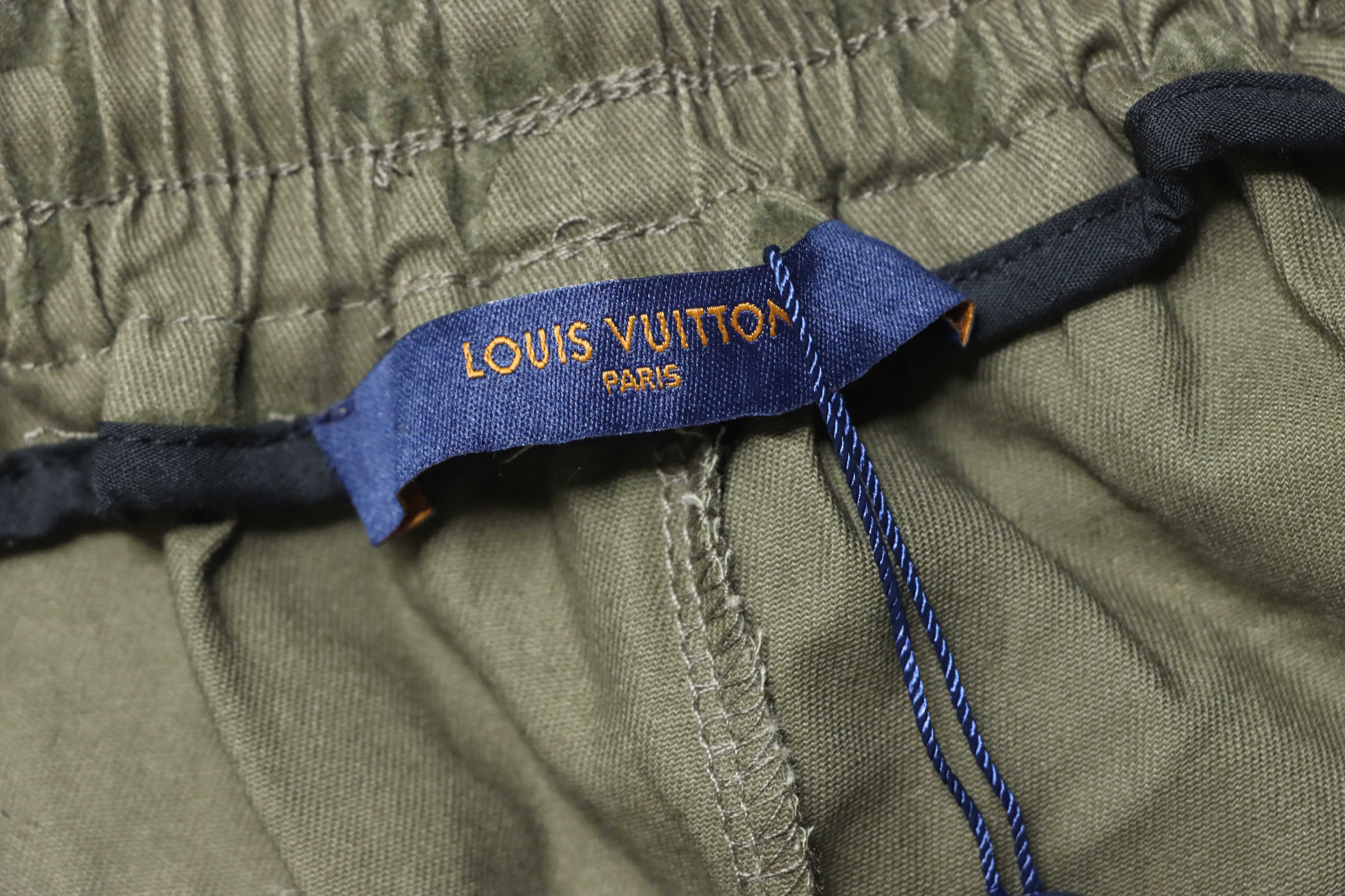 LOUIS VUITTON Green Shorts