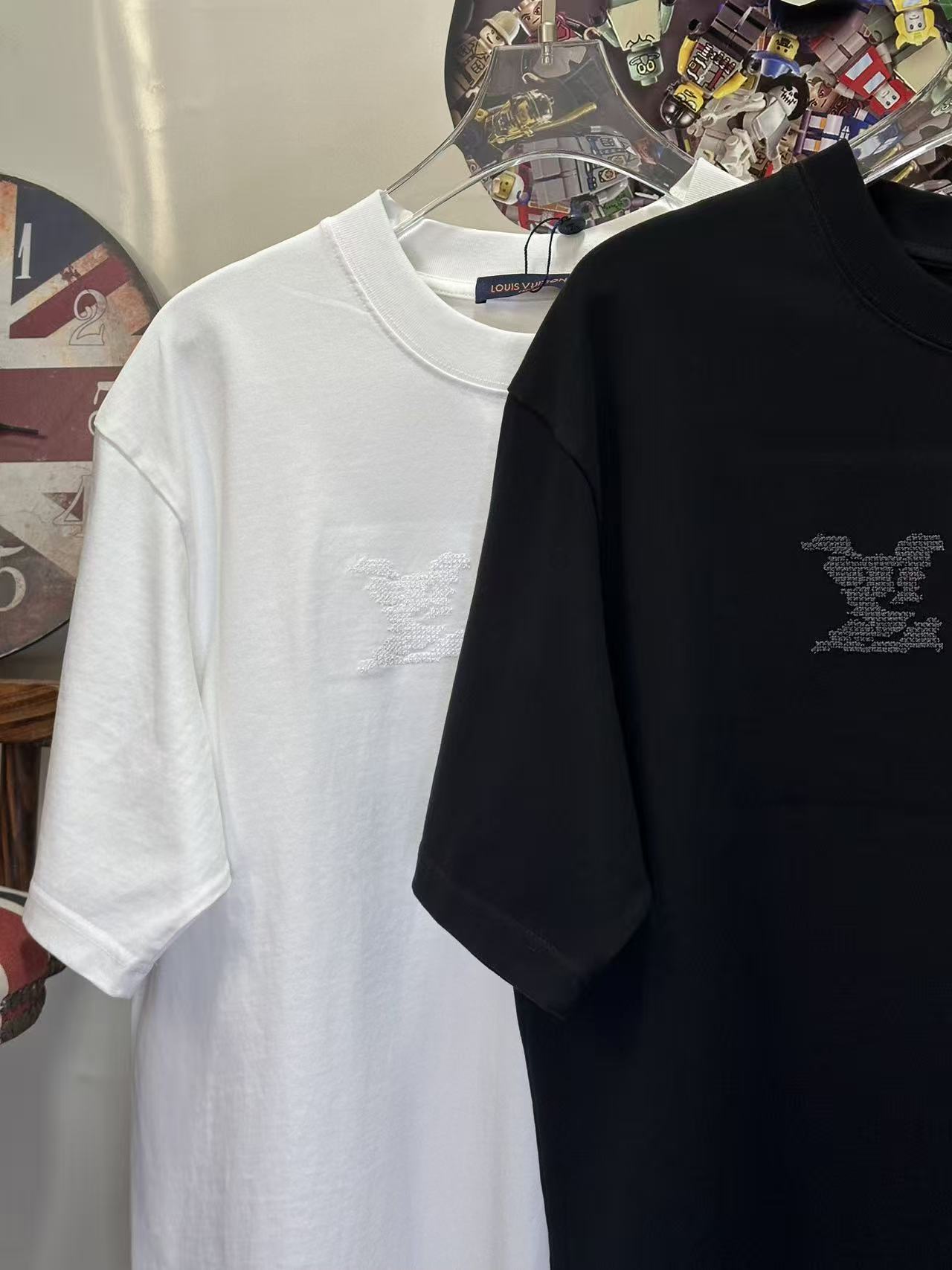 LOUIS VUITTON L26215 Short Sleeve T-Shirt Style 1
