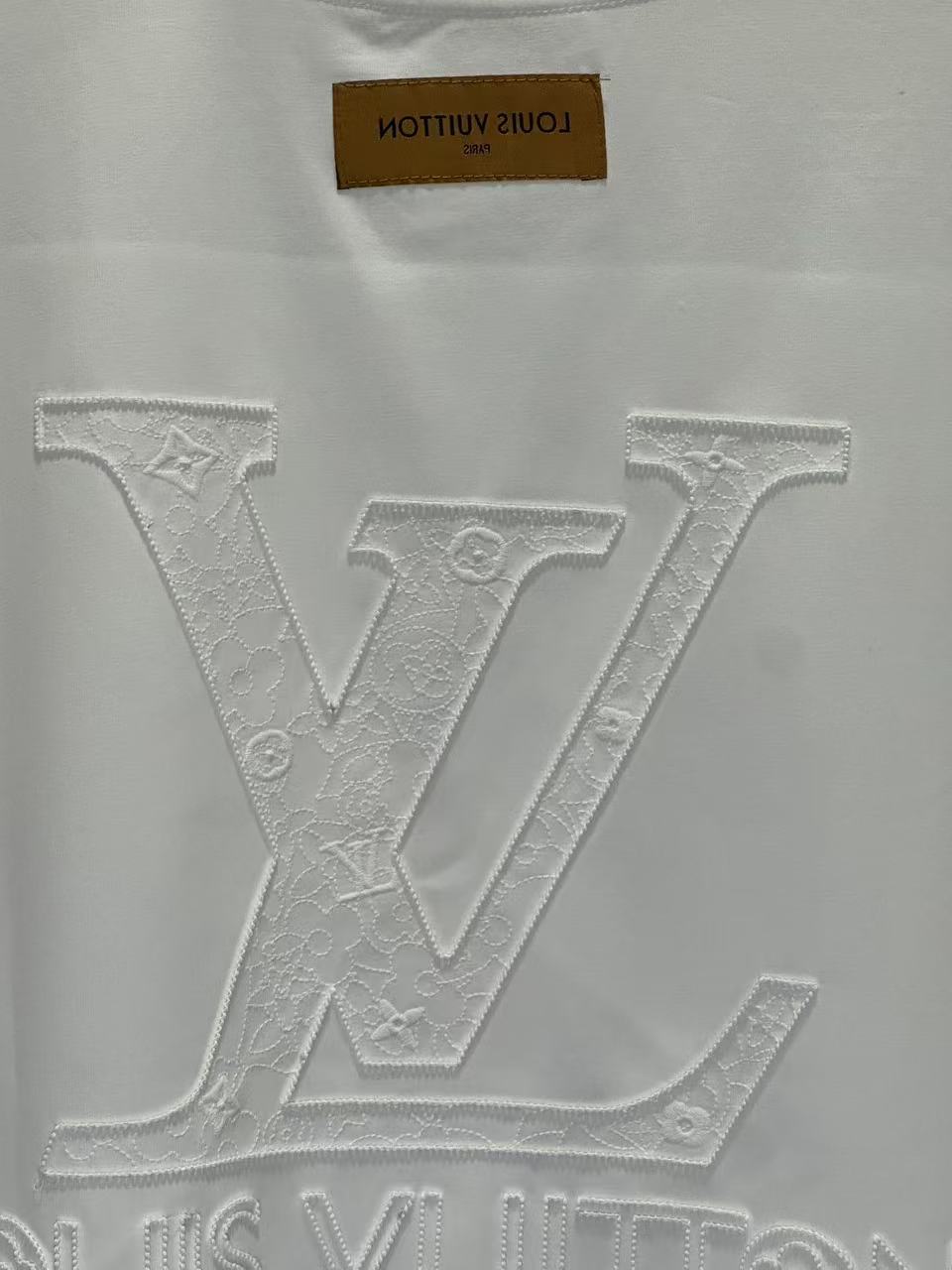 LOUIS VUITTON L26233 Short Sleeve T-Shirt Style 2