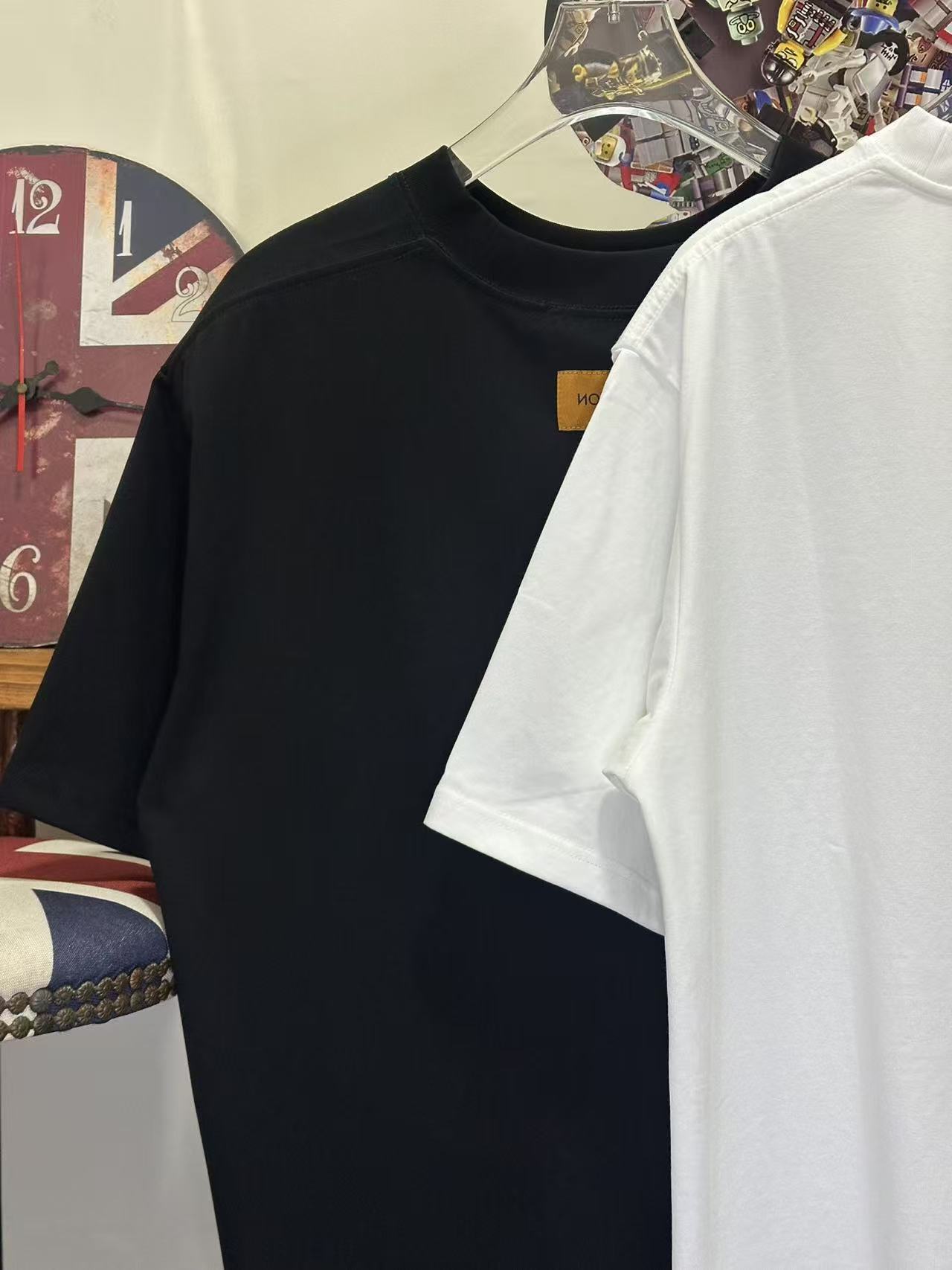 LOUIS VUITTON L26716 Short Sleeve T-Shirt Style 2