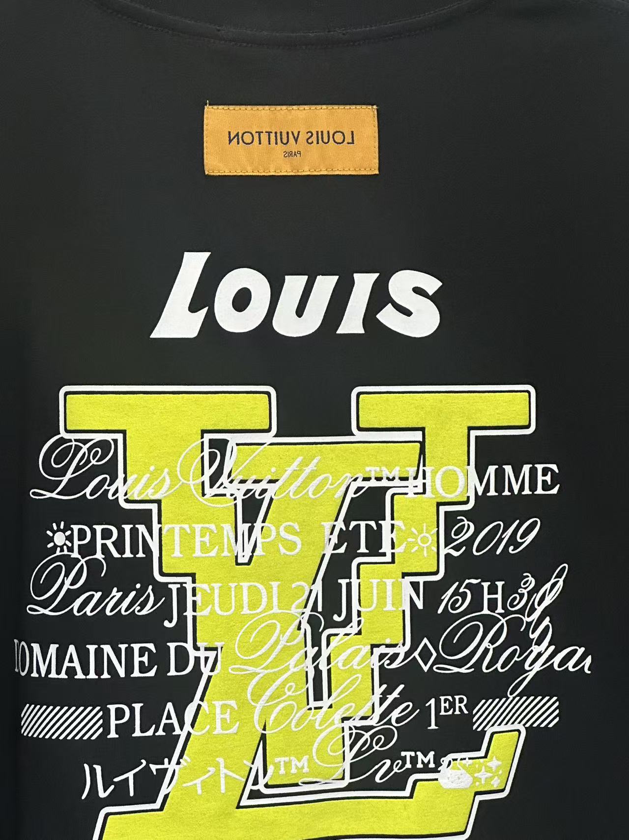 LOUIS VUITTON L26717 Short Sleeve T-Shirt Style 1