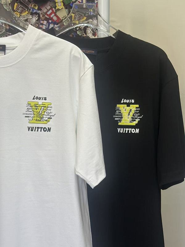 LOUIS VUITTON L26717 Short Sleeve T-Shirt Style 2
