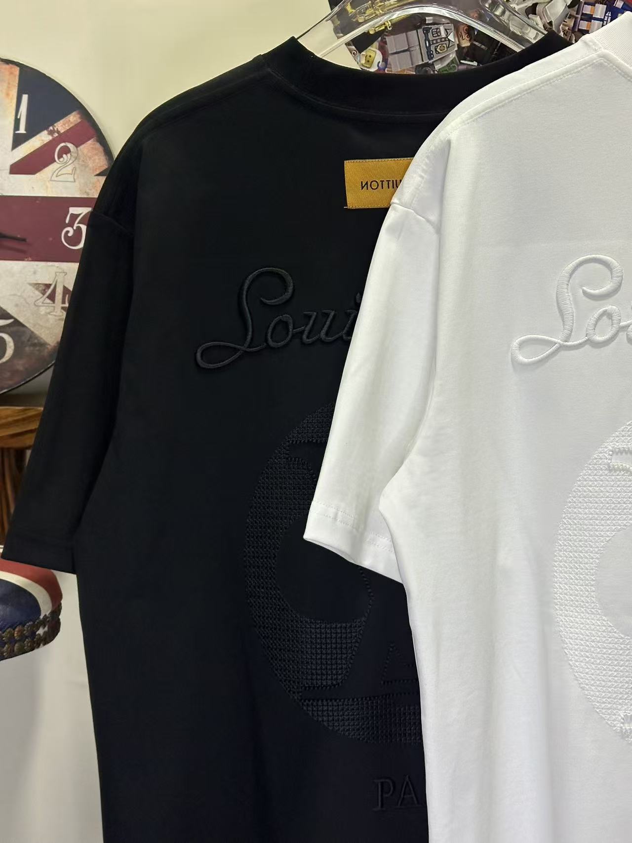 LOUIS VUITTON L26728 Short Sleeve T-Shirt Style 1