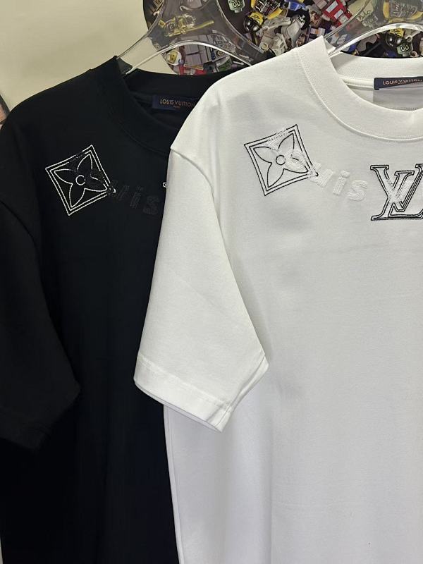 LOUIS VUITTON L26754 Short Sleeve T-Shirt Style 2