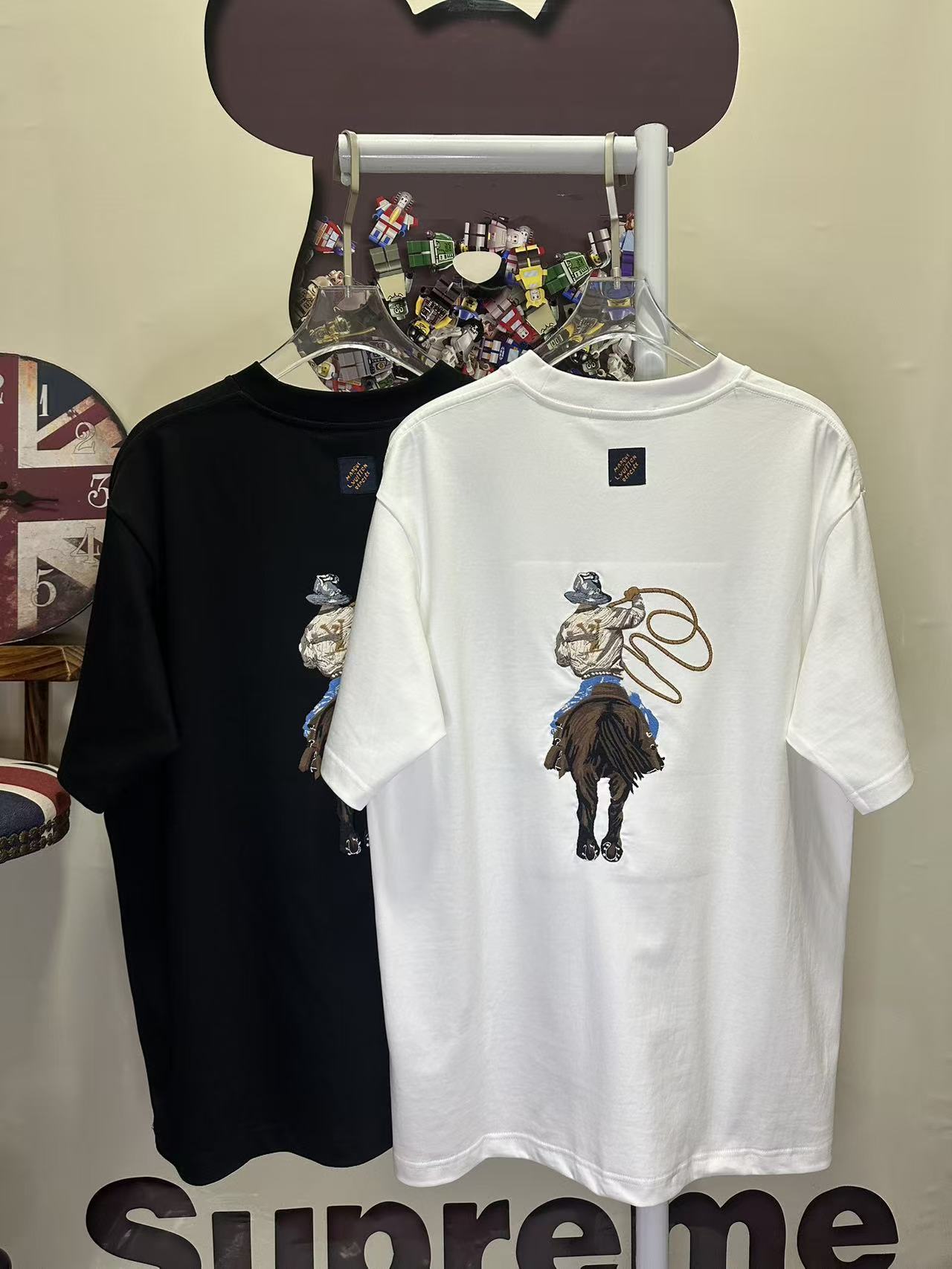 LOUIS VUITTON L26773 Short Sleeve T-Shirt Style 1