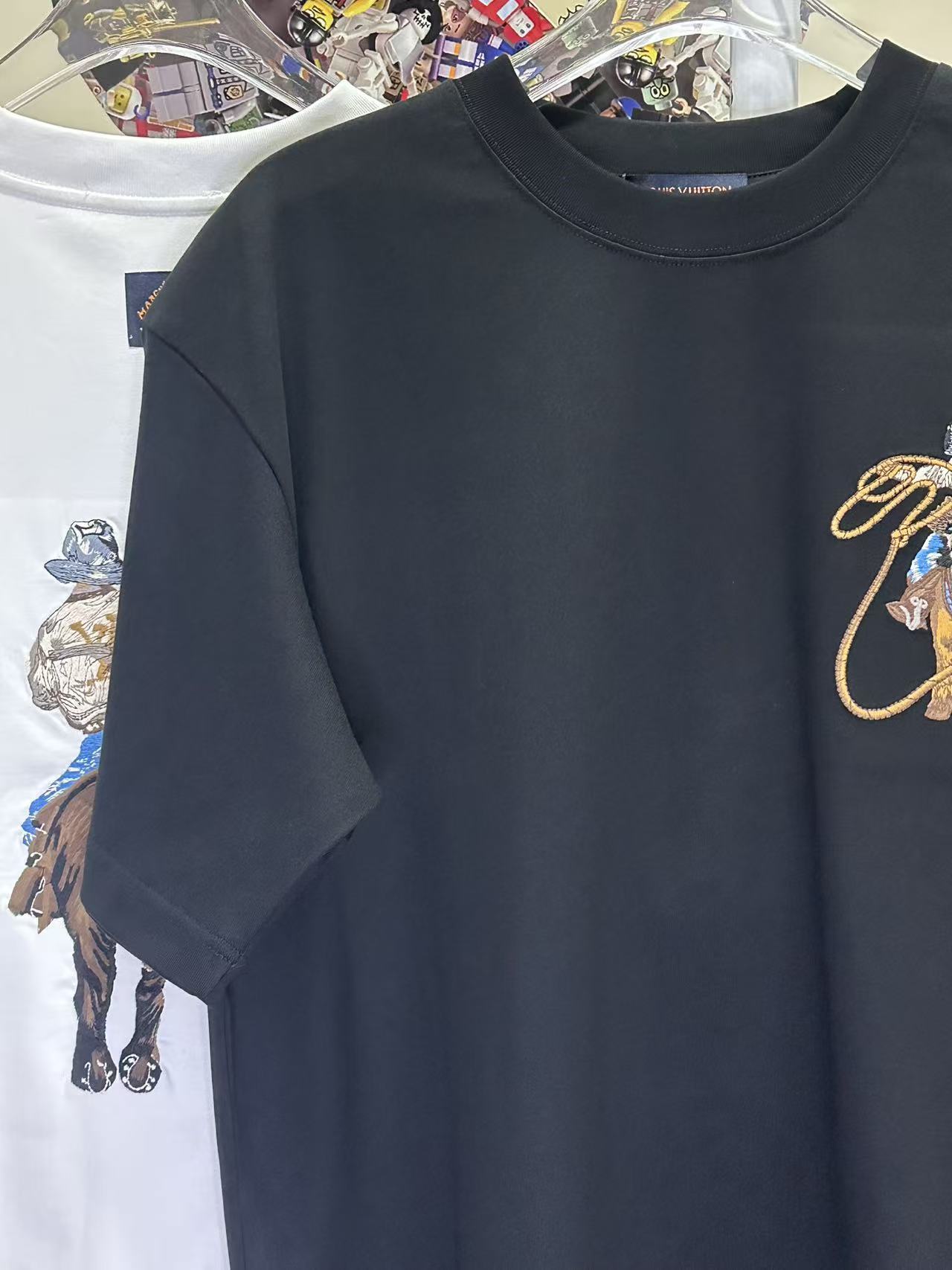 LOUIS VUITTON L26773 Short Sleeve T-Shirt Style 2