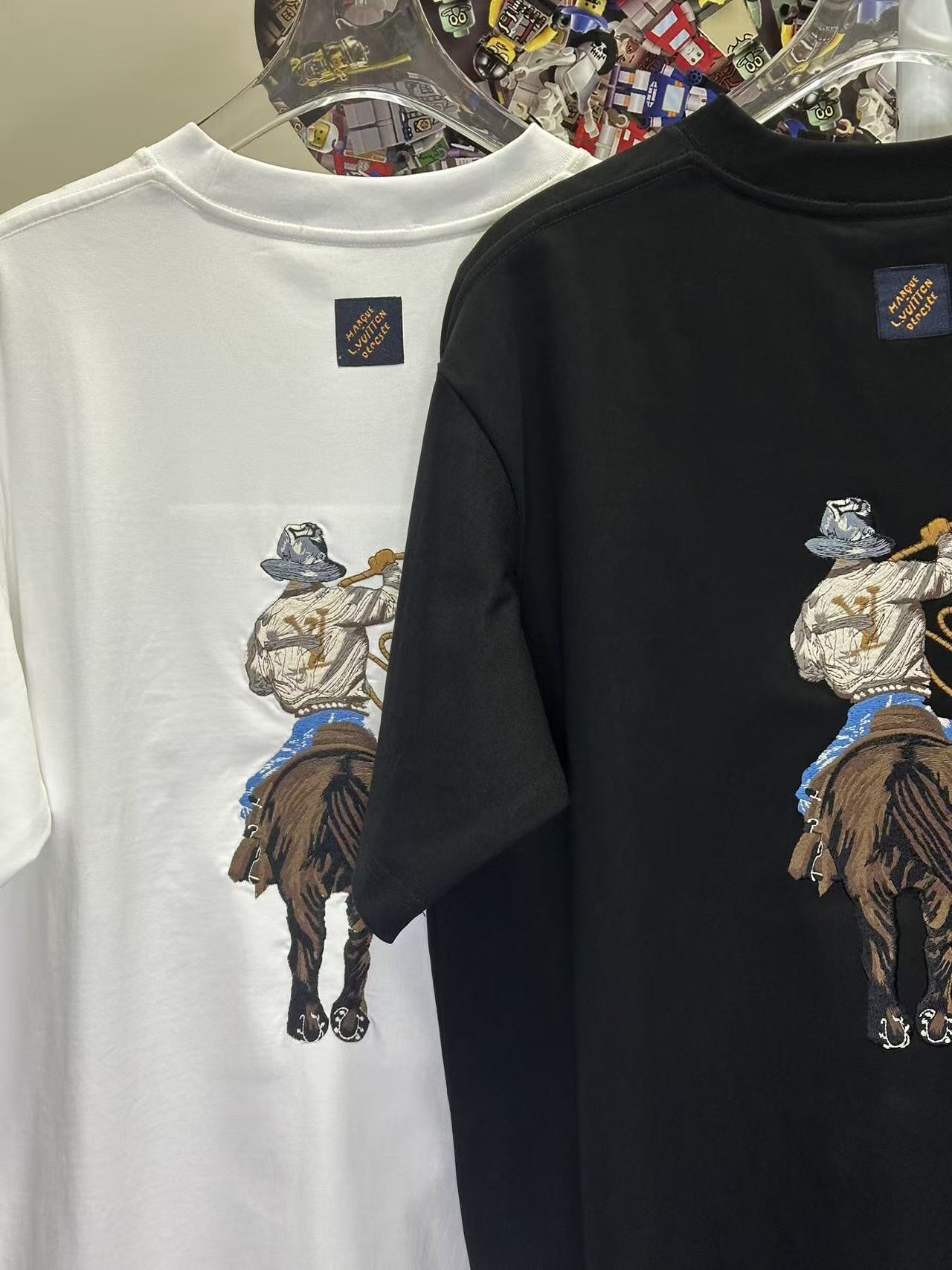 LOUIS VUITTON L26773 Short Sleeve T-Shirt Style 2