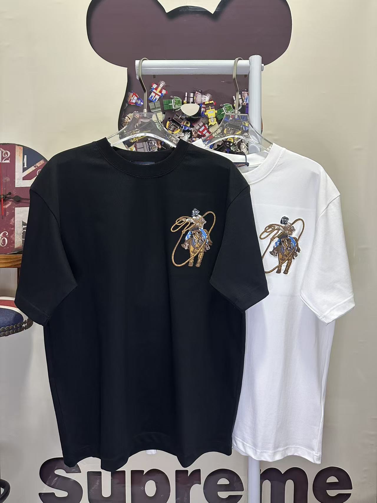 LOUIS VUITTON L26773 Short Sleeve T-Shirt Style 2
