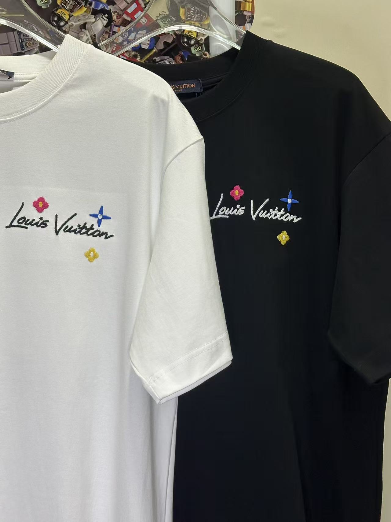 LOUIS VUITTON L26816 Short Sleeve T-Shirt Style 1