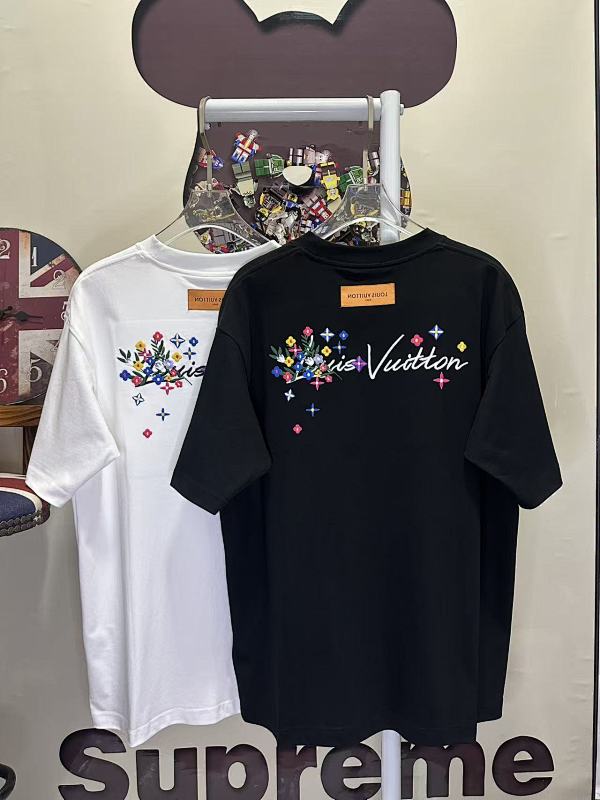 LOUIS VUITTON L26816 Short Sleeve T-Shirt Style 2