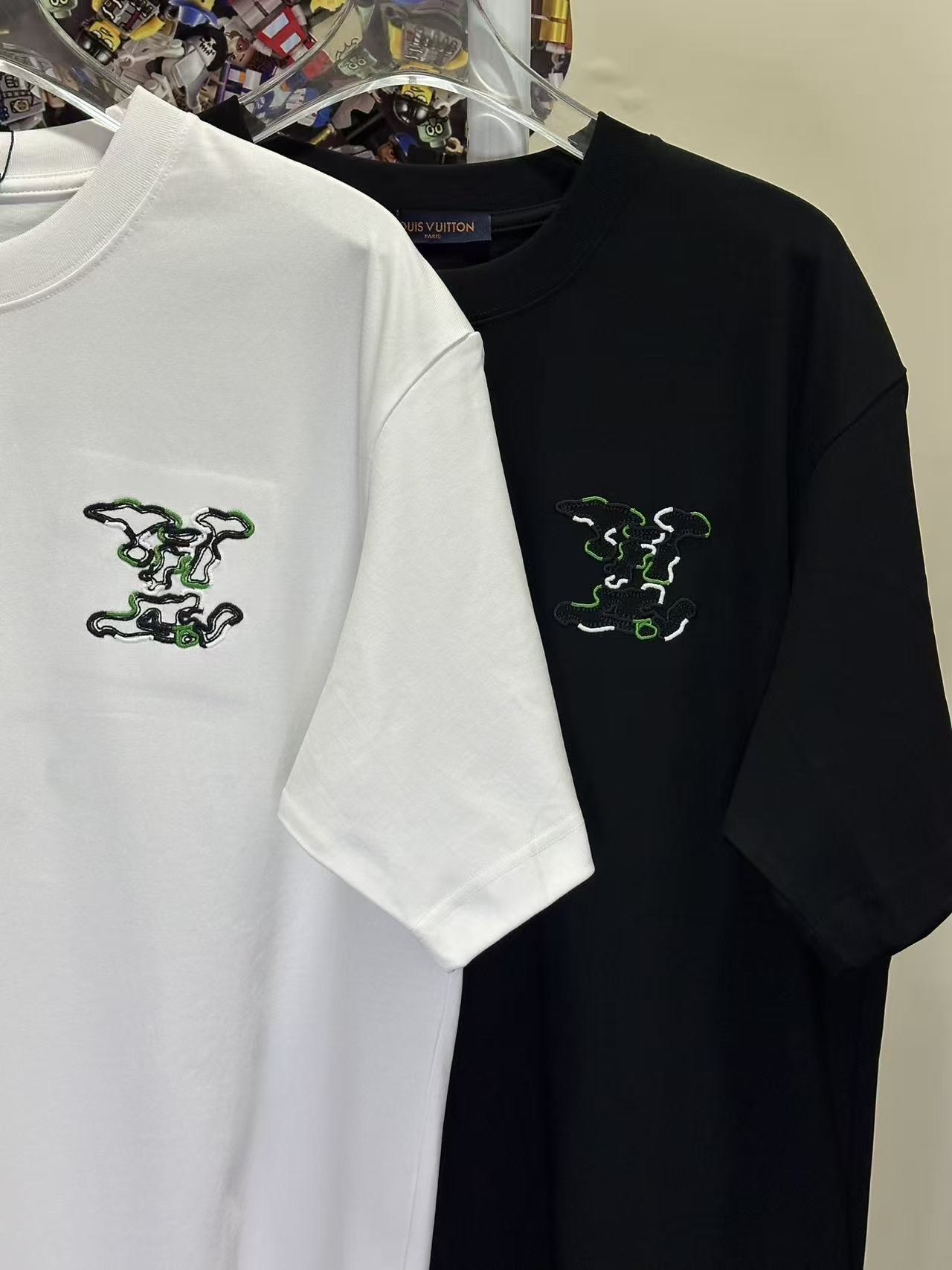 LOUIS VUITTON L26866 Short Sleeve T-Shirt Style 1