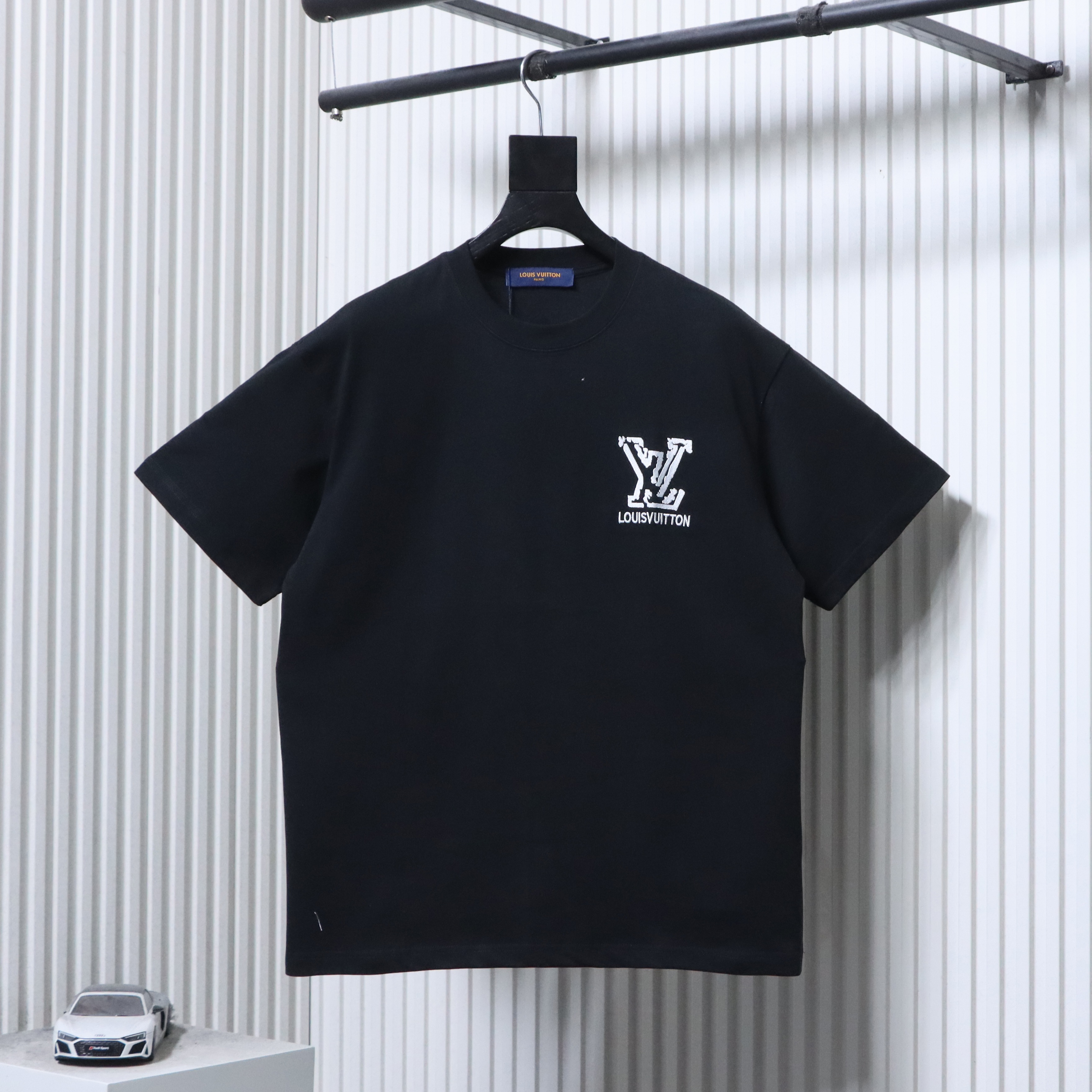 LOUIS VUITTON Letter Embroidery Logo Black White Short Sleeve T-Shirt