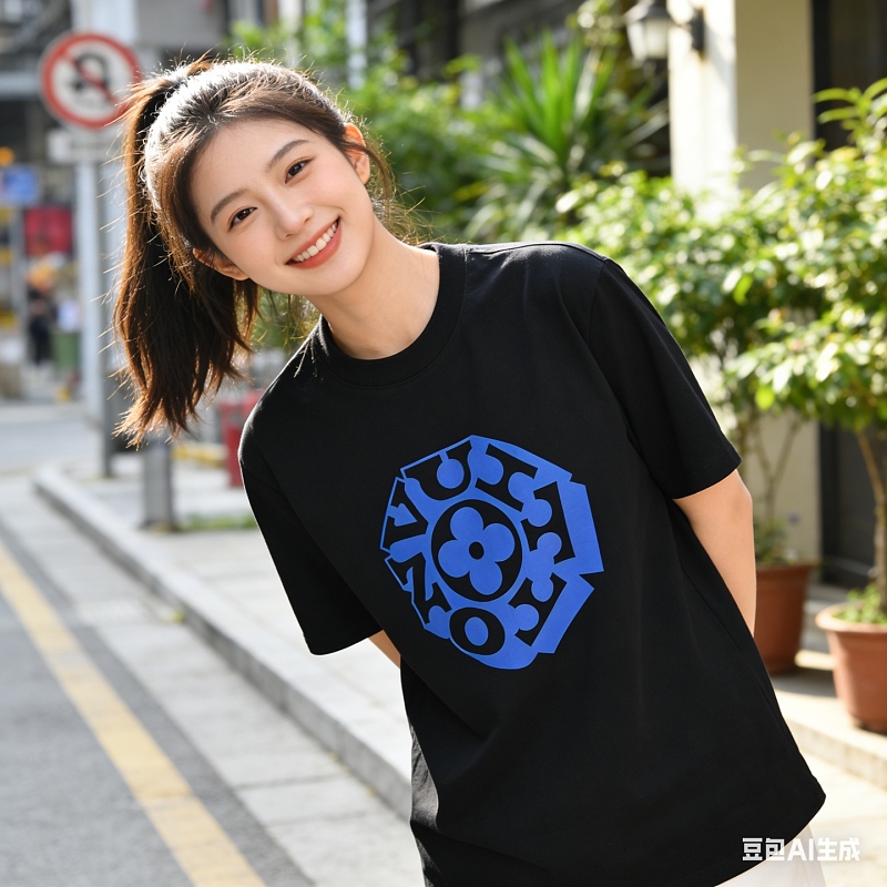 LOUIS VUITTON Letter Monogram Chest Logo Short Sleeve T-Shirt Style 2