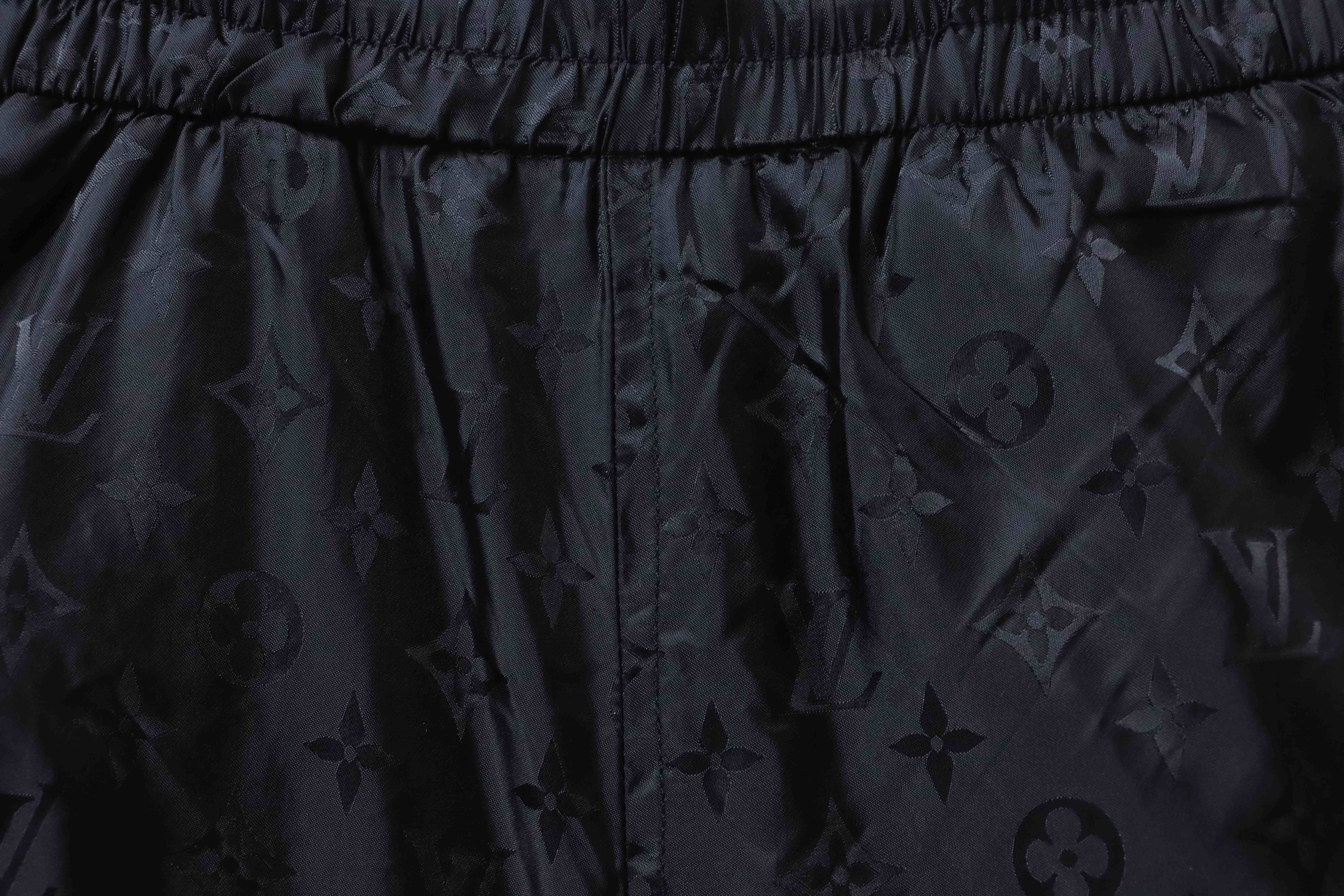 LOUIS VUITTON Logo Black Shorts