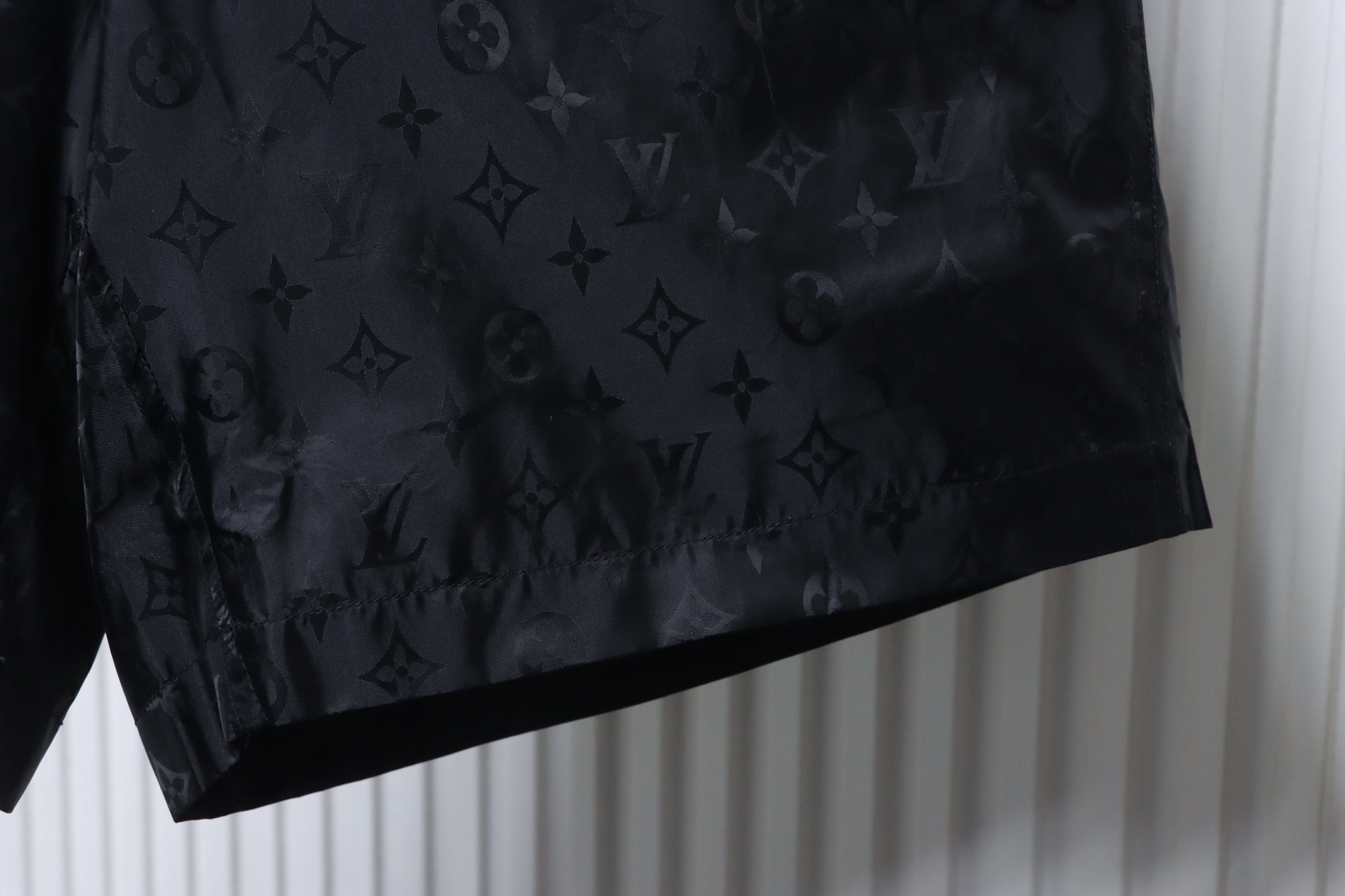 LOUIS VUITTON Logo Black Shorts