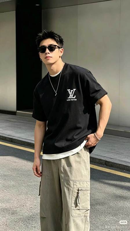 LOUIS VUITTON Monogram Embroidery Line Logo Short Sleeve T-Shirt Style 1