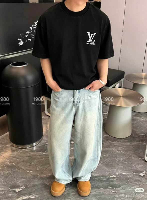 LOUIS VUITTON Monogram Embroidery Line Logo Short Sleeve T-Shirt Style 1