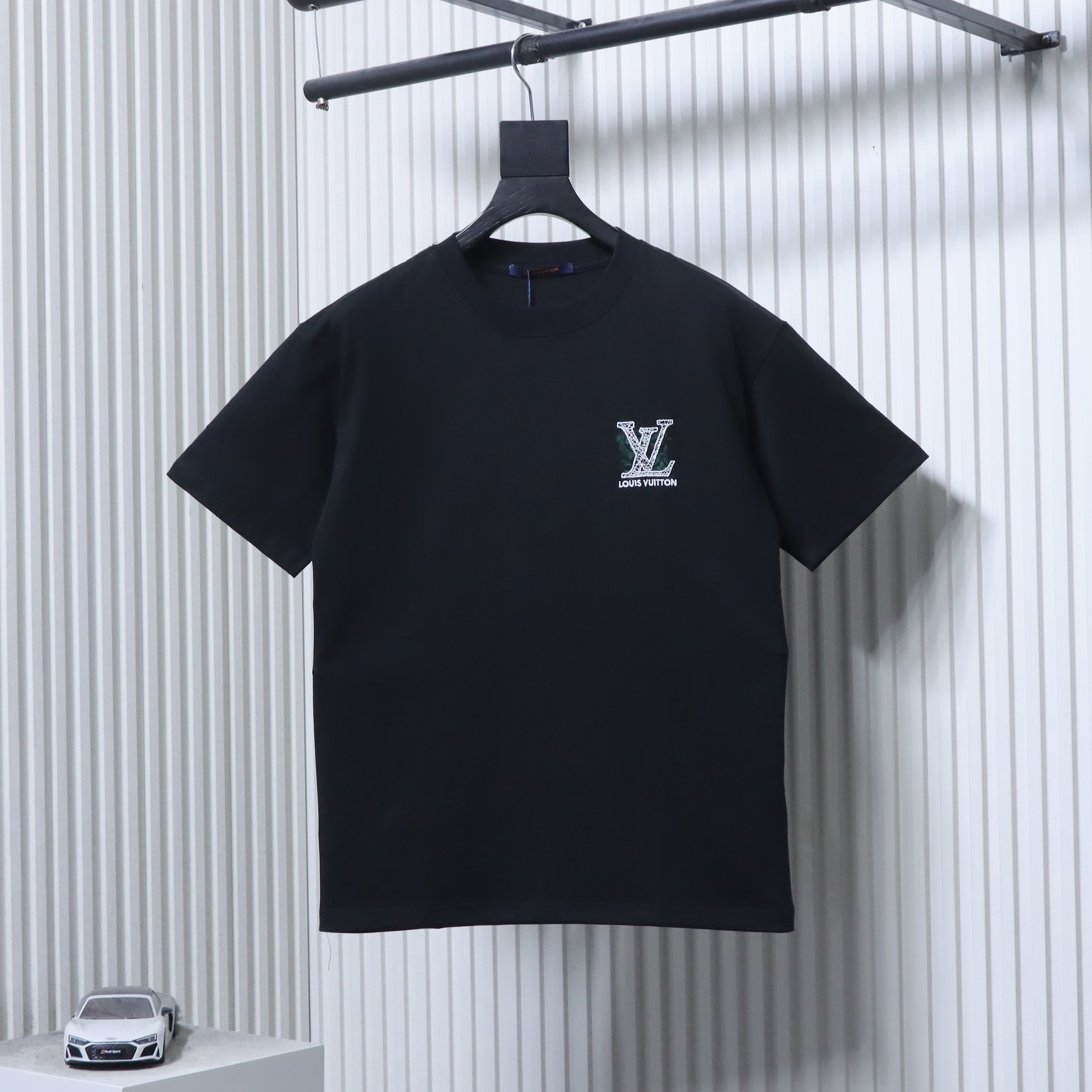 LOUIS VUITTON Monogram Embroidery Line Logo Short Sleeve T-Shirt Style 1