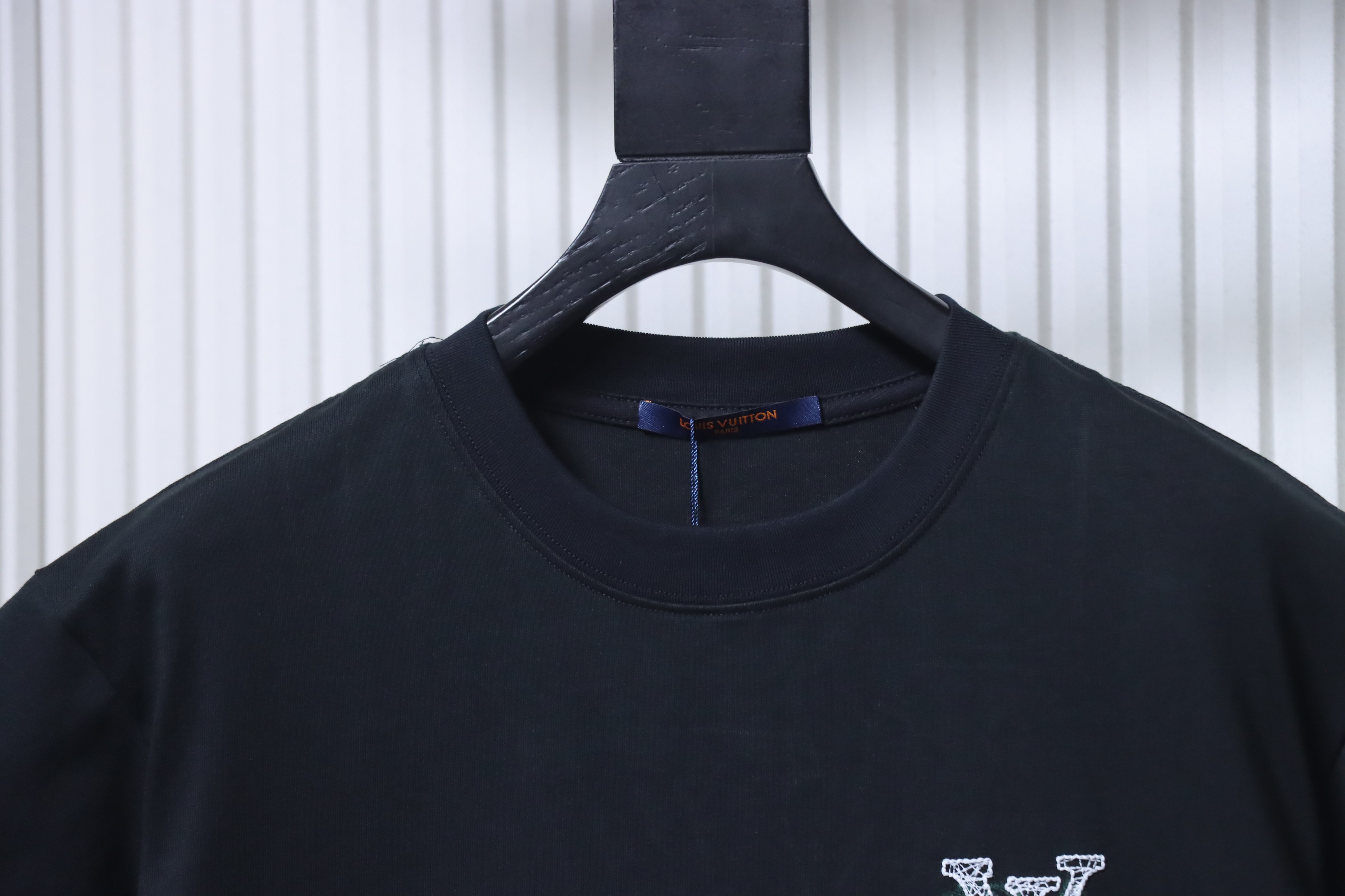 LOUIS VUITTON Monogram Embroidery Line Logo Short Sleeve T-Shirt Style 1