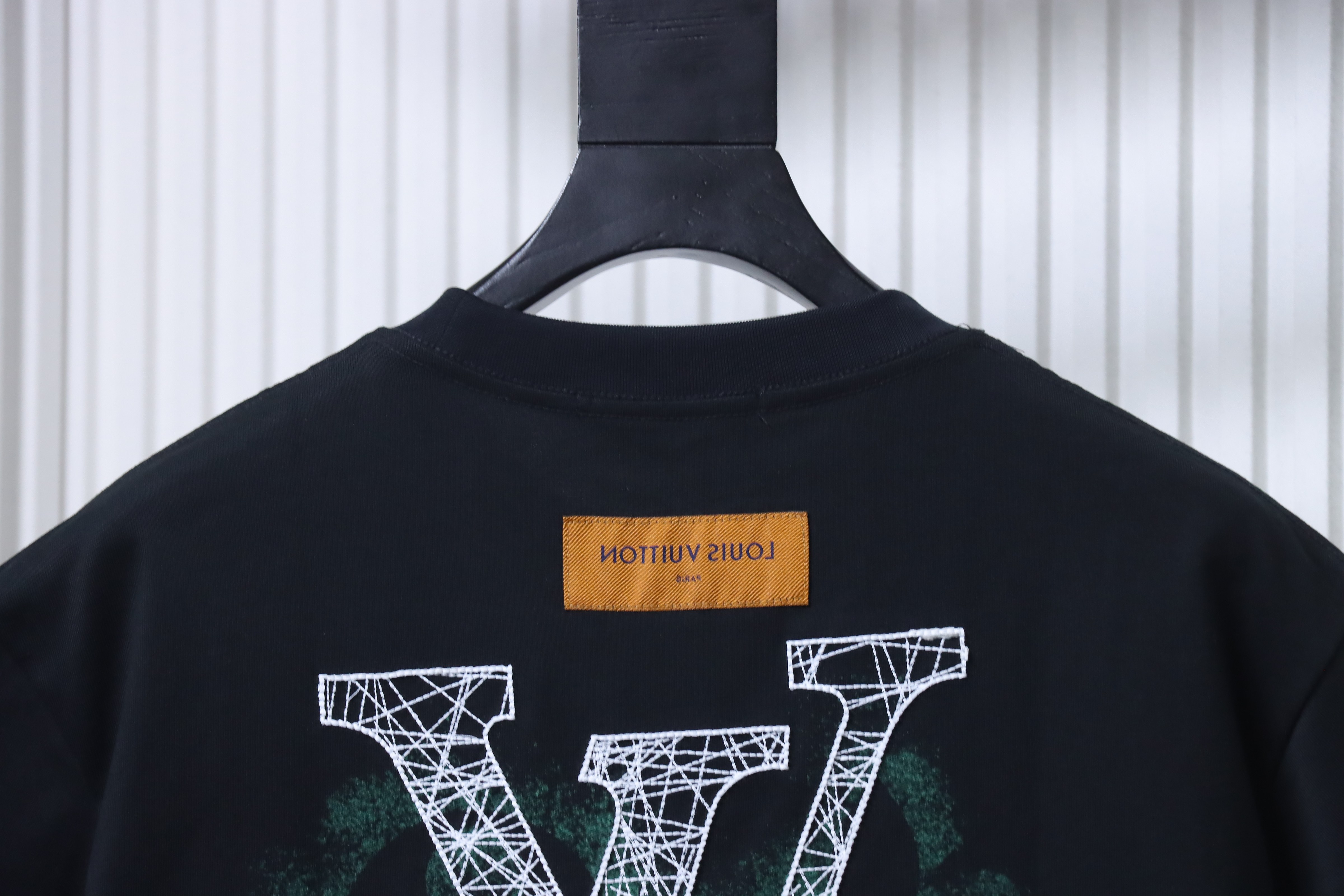 LOUIS VUITTON Monogram Embroidery Line Logo Short Sleeve T-Shirt Style 1