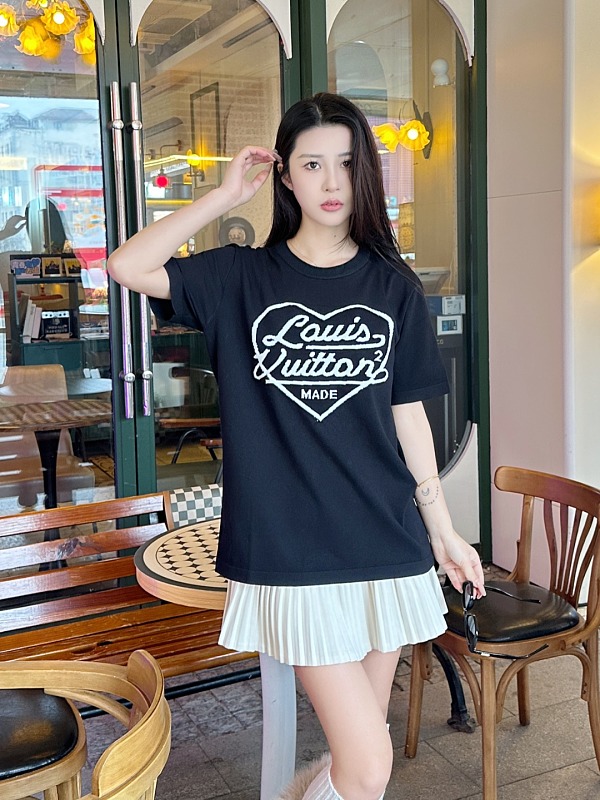 LOUIS VUITTON Short Sleeve T-Shirt Style 1