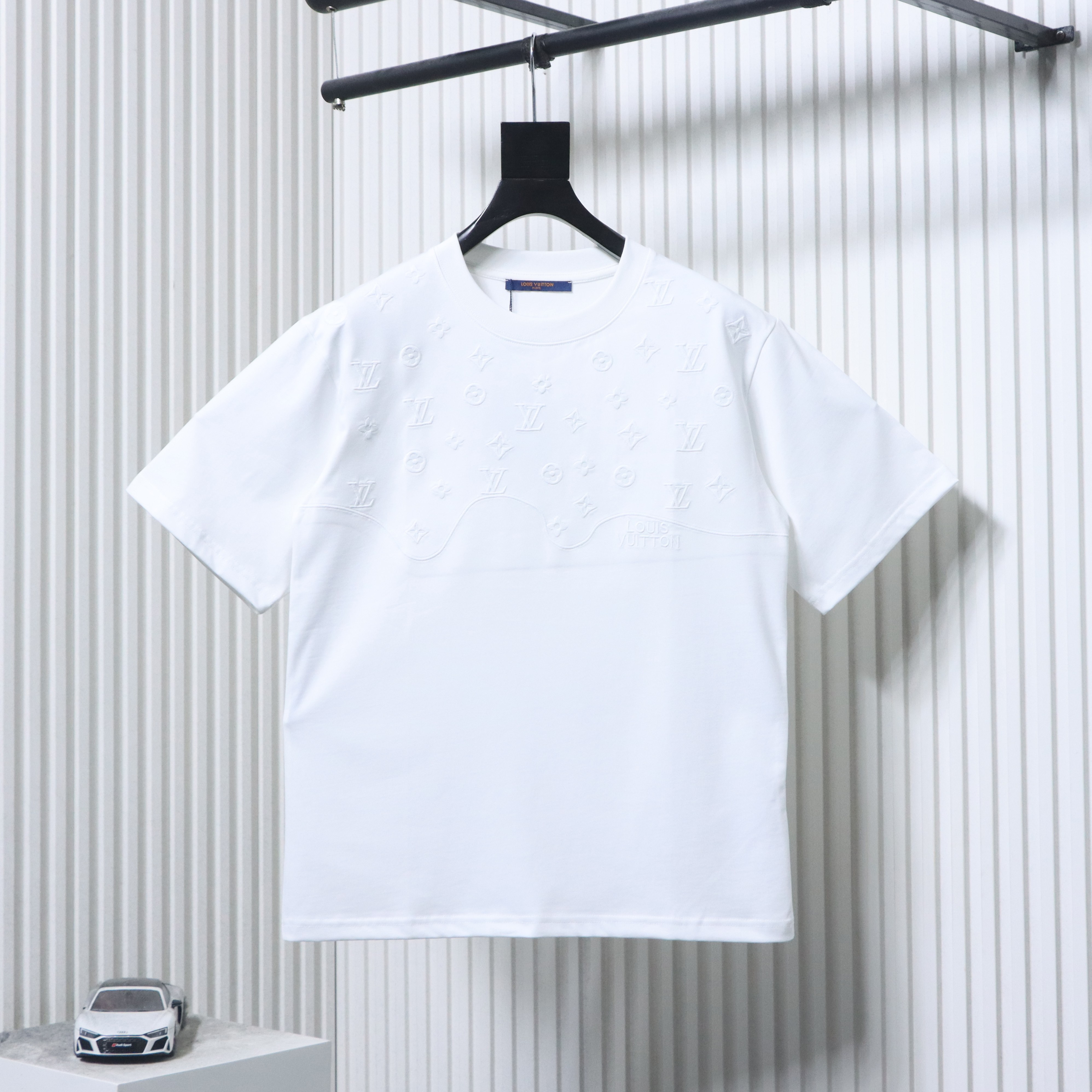 LOUIS VUITTON Tonal Pattern Partial Monogram Embroidery Logo Black White Short Sleeve T-Shirt Style 1